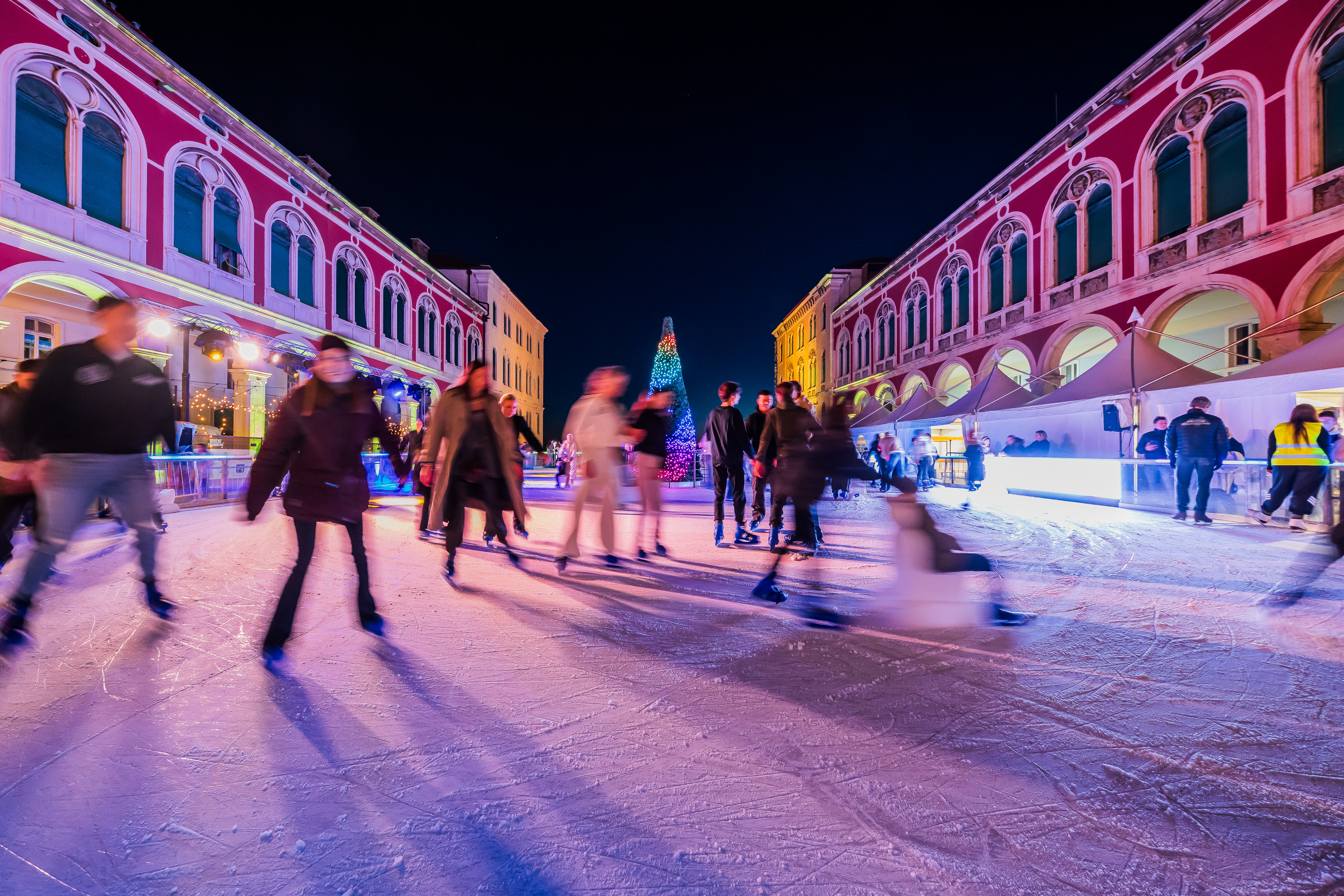 14.12.2025., Split - Adventski ugodjaj u centru Splita u sumrak. Photo: Zvonimir Barisin/PIXSELL