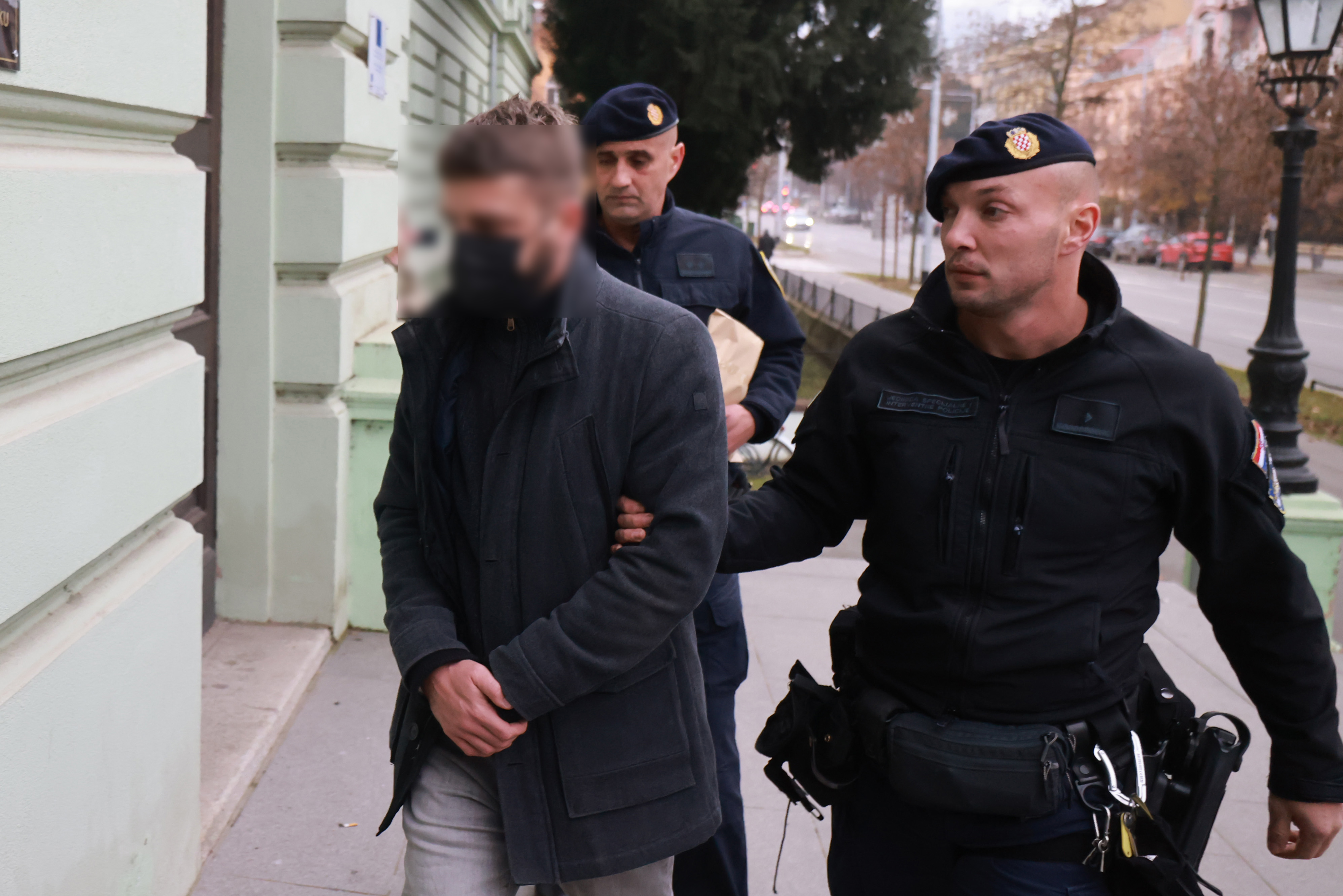 16.12.2025., Osijek, Zupanijsk sud, Privodjenje kod istraznog sudca osumnjicenog zdravstvenog djelatnika, kojeg se tereti za vise kaznenih djela na stetu maloljetnika i dvije punoljetne osobe. Photo: Davor Javorovic/PIXSELL