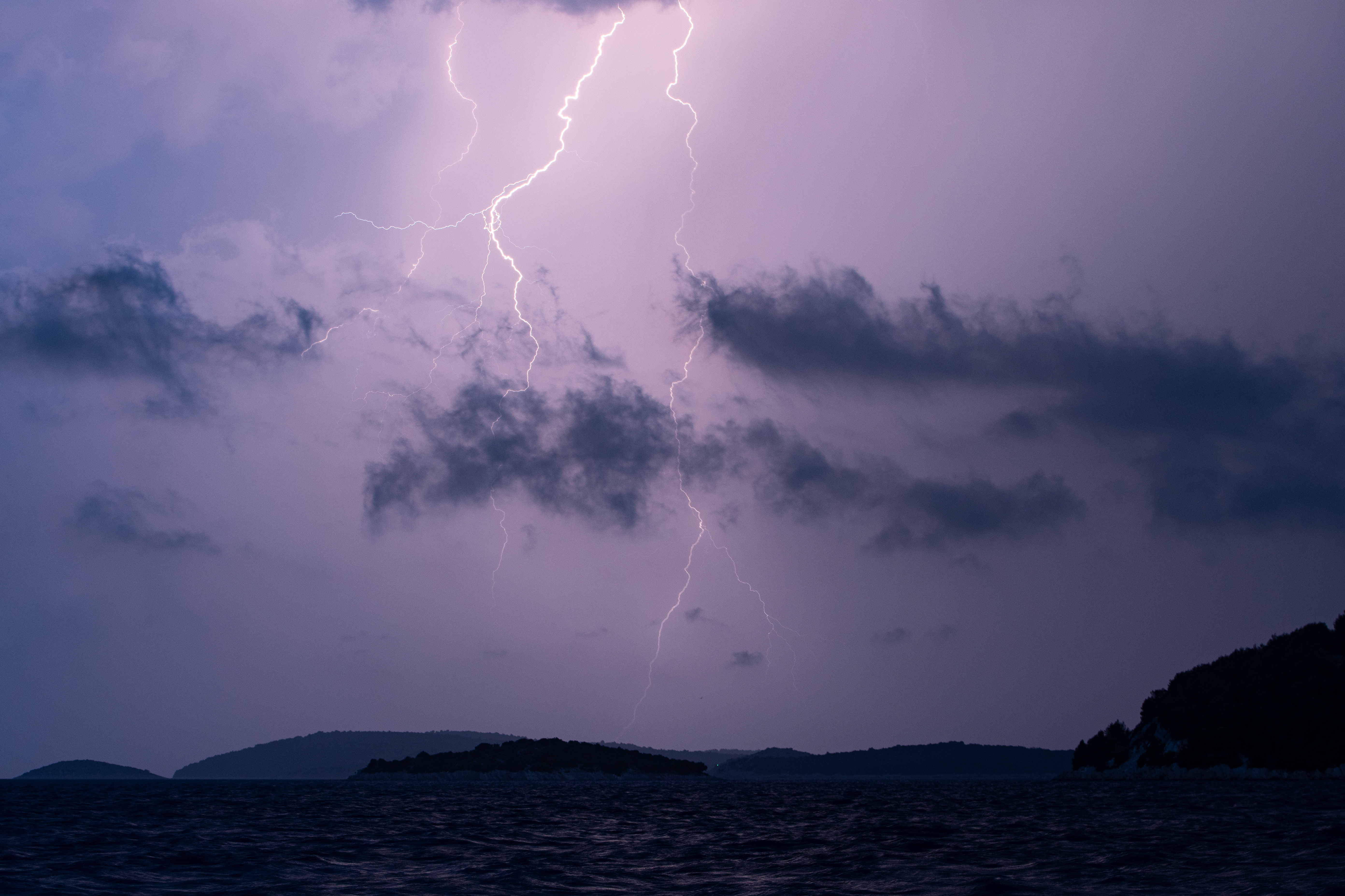 08.05.2021., Vodice - Grmljavinsko nevrijeme i jaka kiša pogodilo Dalmaciju. Photo: Bruno Fantulin/PIXSELL