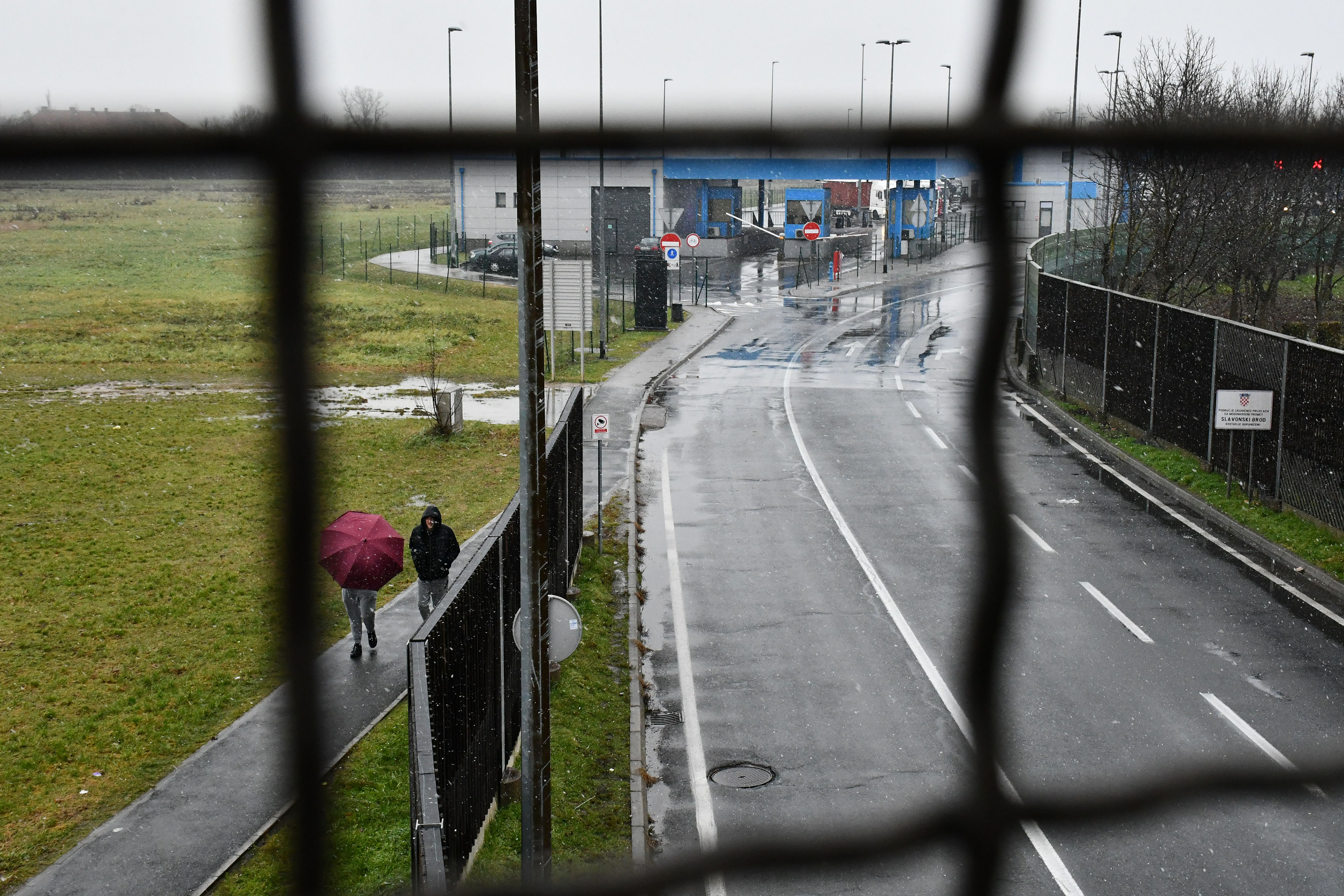 23.12.2024., Slavonski Brod - Na granicnom prijelazu sa BiH u Slavonskom Brodu nema guzvi i duzih cekanja. Photo: Ivica Galovic/PIXSELL
