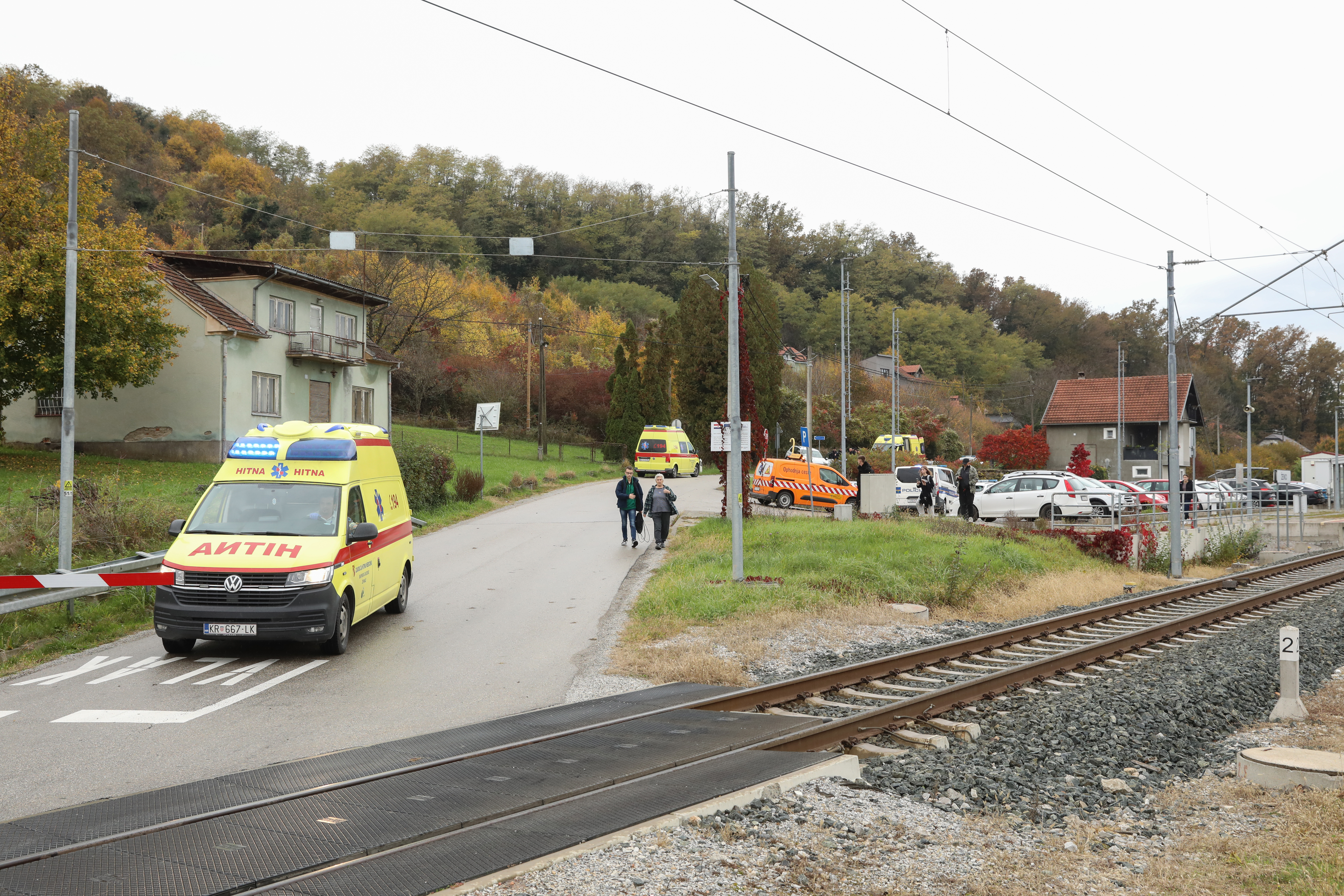 Nekoliko osoba je ozljedjeno u sudaru dvaju osobnih automobila, hitna helikopterska pomoc, odvela je jednog unesrecenog s mjesta nesrece. Policijski uvidjaj je u tijeku. Photo: Robert Anic/PIXSELL