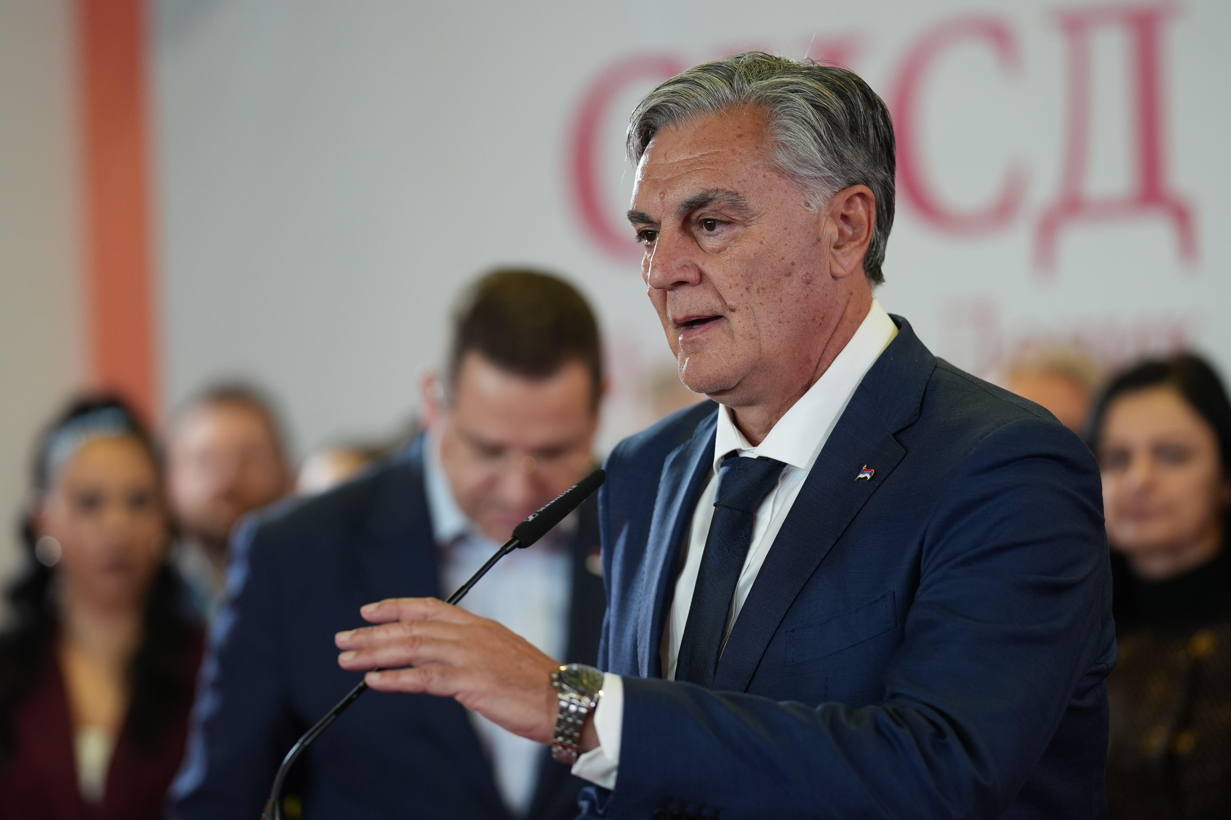 Predsjednik SNSD-a Milorad Dodik zvanicno je proglasio pobjedu ove stranke i njihovog kandidata Sinise Karana na prijevremenim izborima za predsjednika Republike Srpske. Dejan Rakita/PIXSELL/PIXSELL