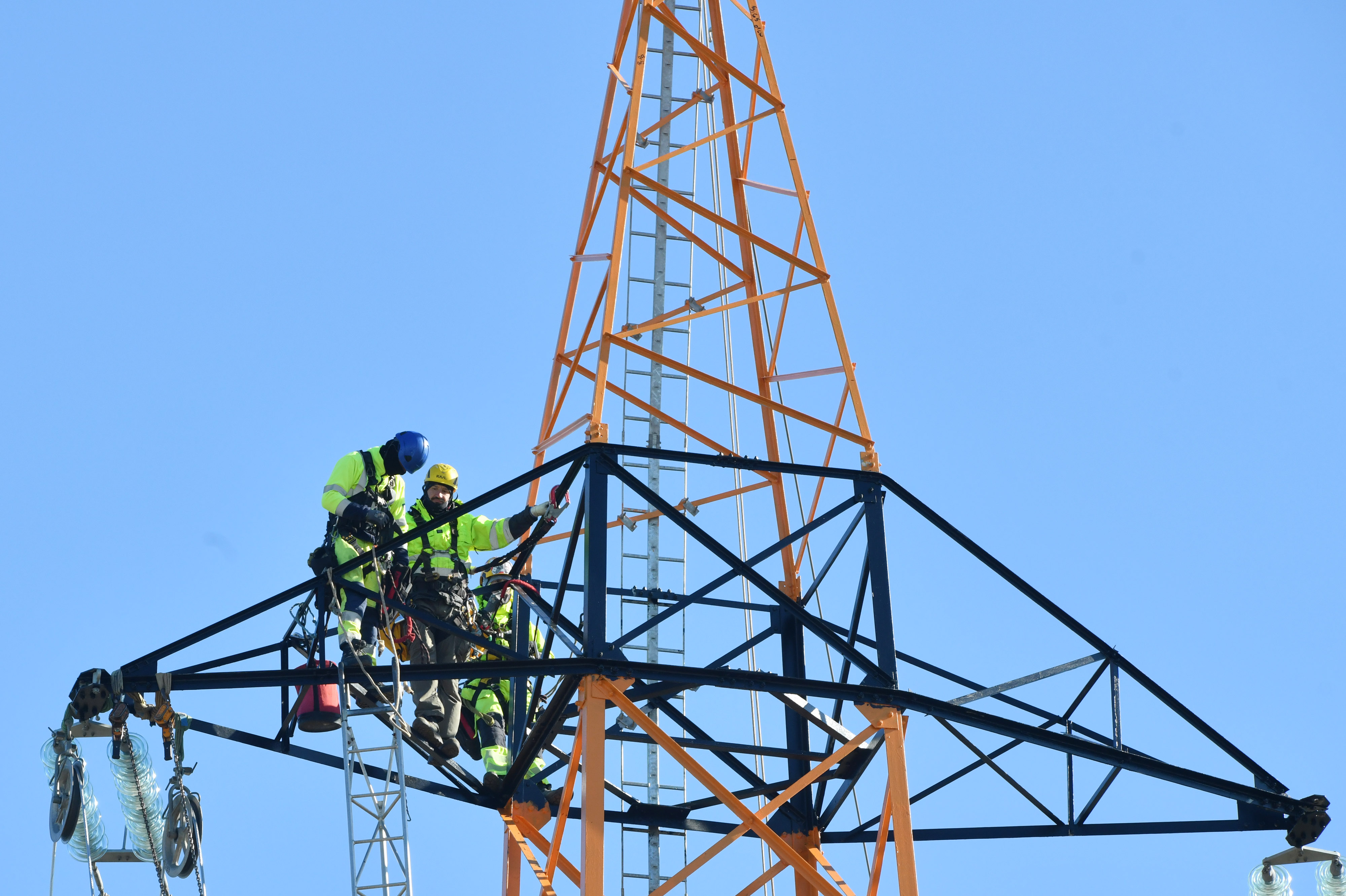 Radovi na dalekovodu i energetskoj mrezi. Photo: Hrvoje Jelavic/PIXSELL