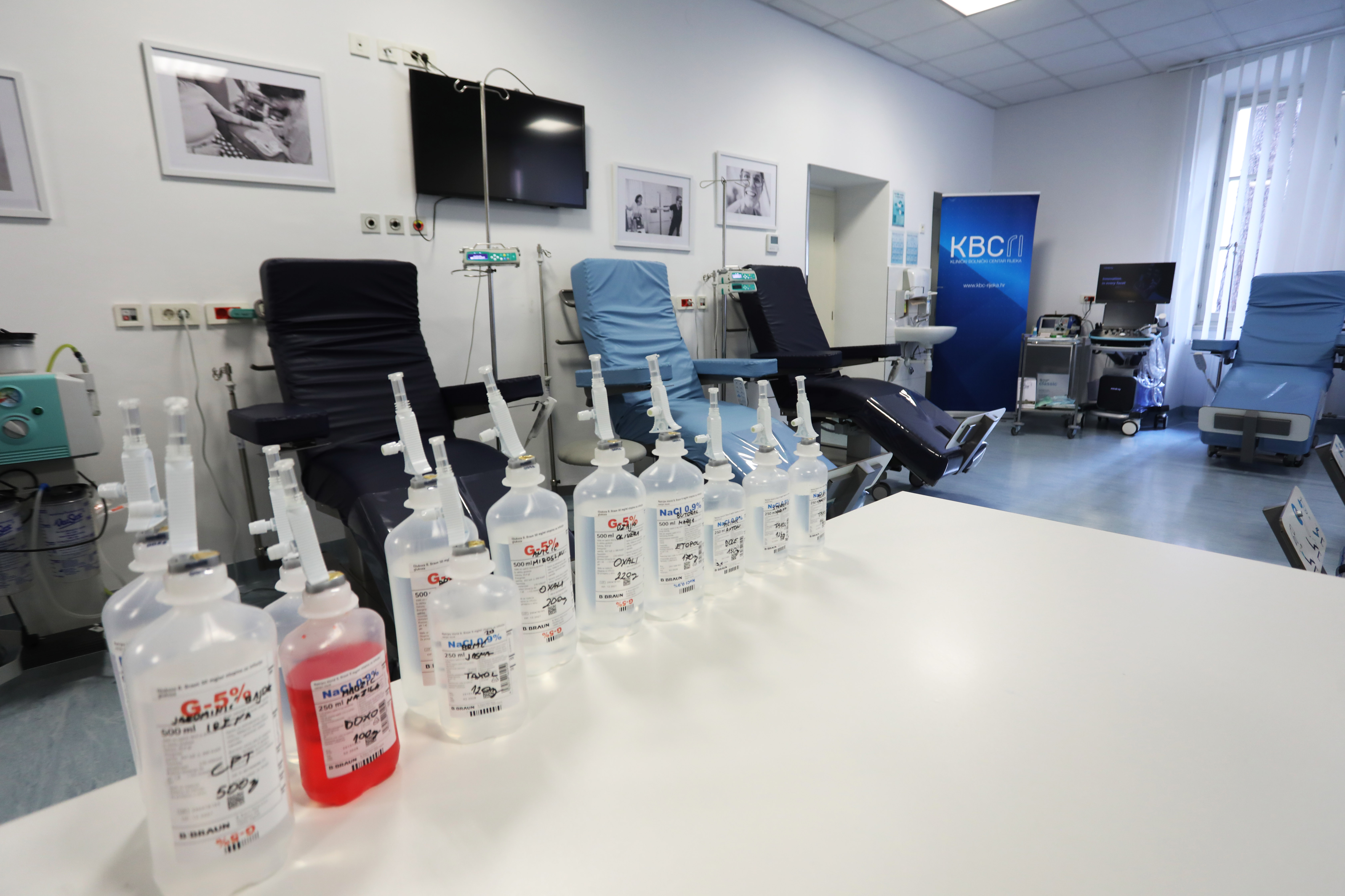 Predstavljanje nove opreme u Klinici za tunore KBC-a Rijeka. Nove kemoterapijske fotelje i ultrazvuk predstavili su ravnatelj Alen Ruzic i predstojnica klinike Nevena Polic. Photo: Goran Kovacic/PIXSELL