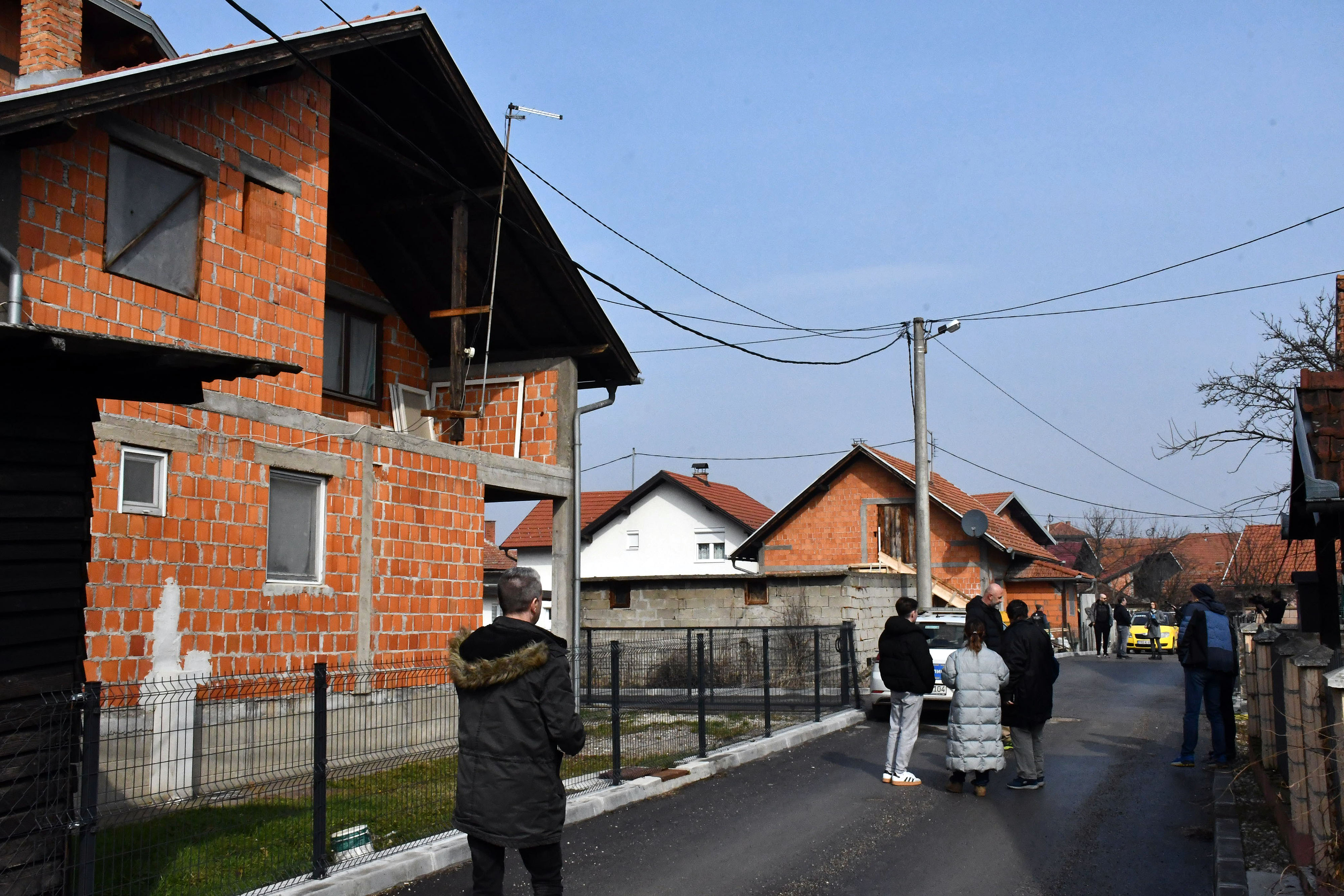 Brčko: U kući u Brčkom policija pronašla 31 dijete, a sumnja se da su bila žrtve trgovine ljudima