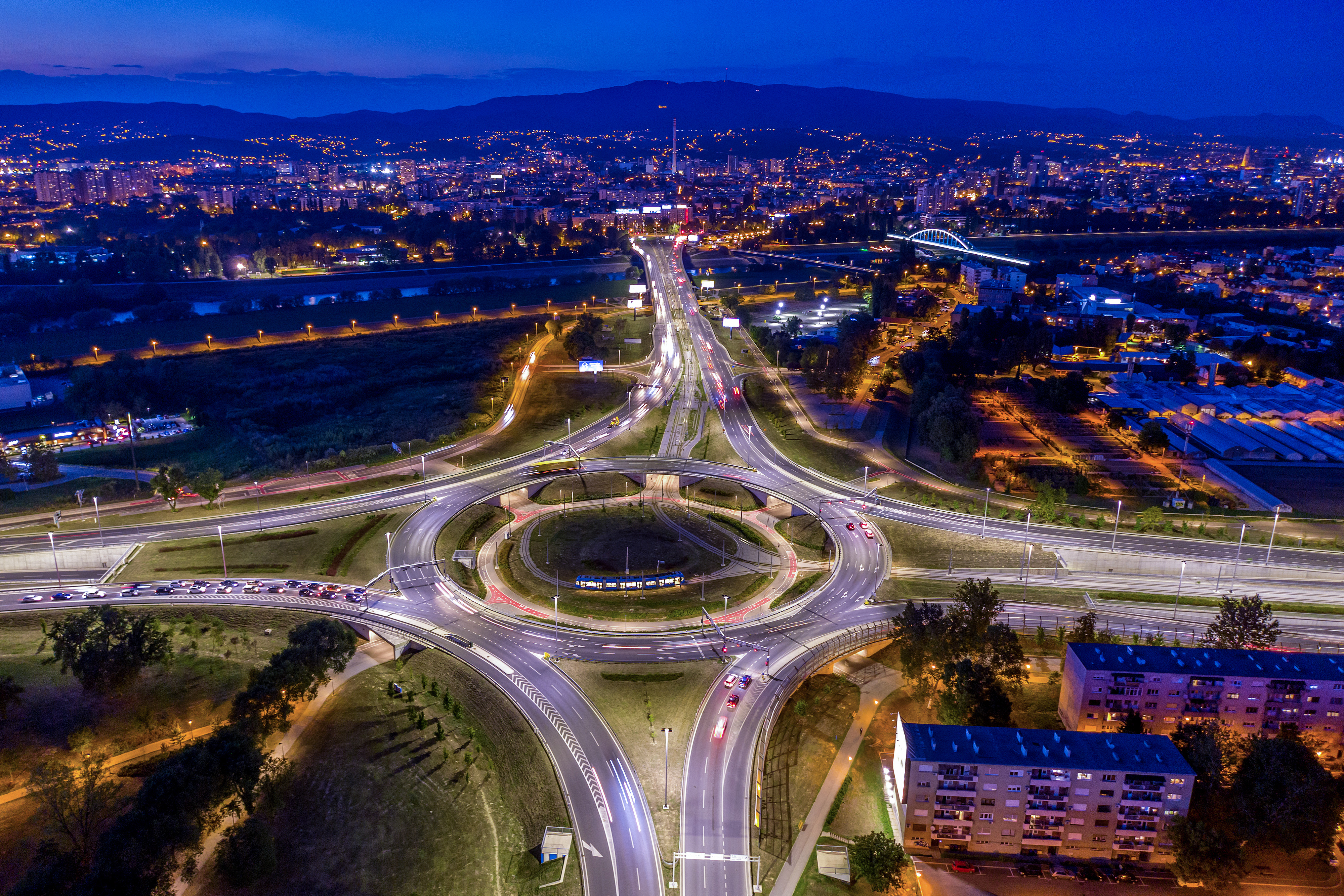 Zagreb: Remetinečki rotor noću snimljen iz zraka