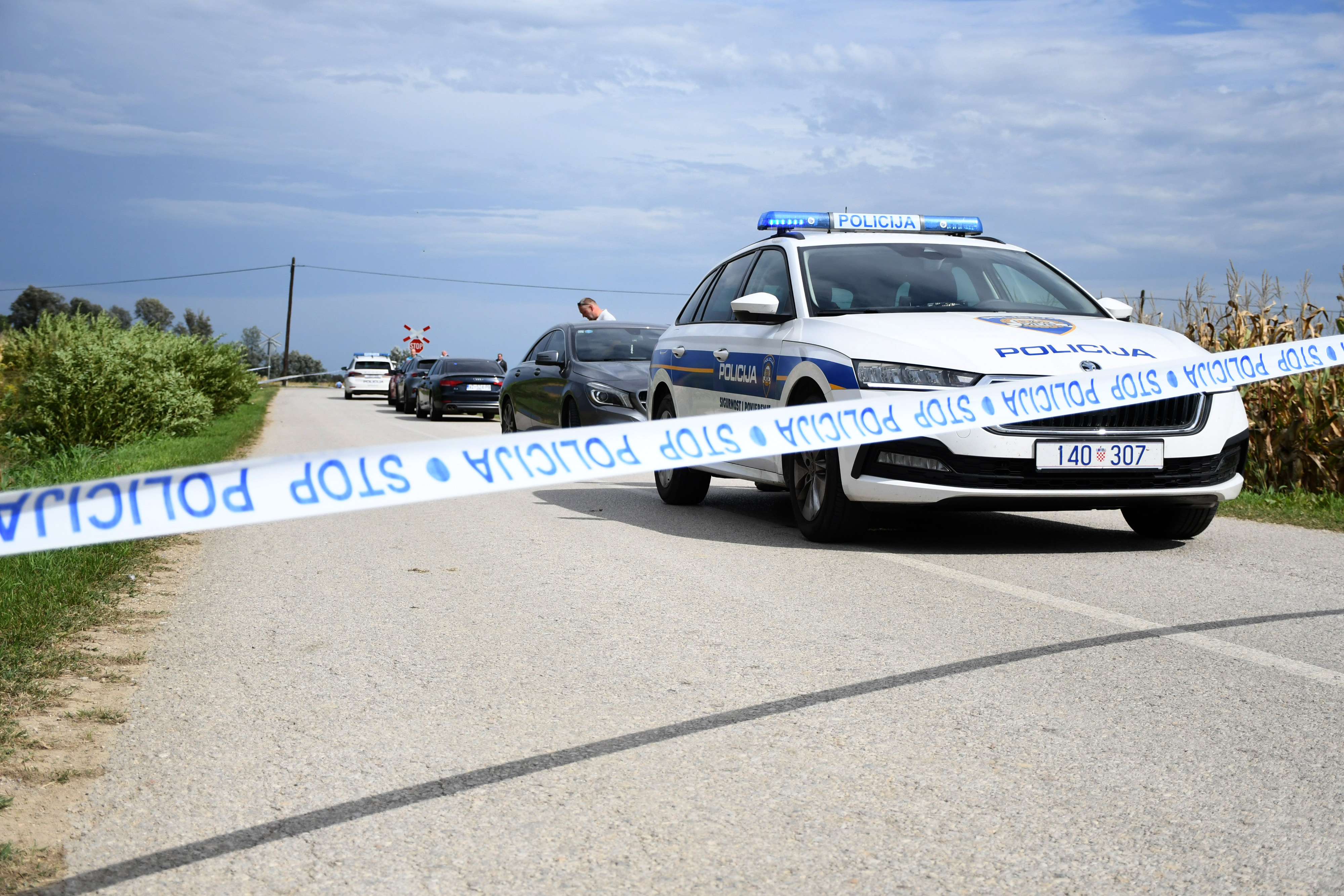 Bolfan: Žena i dvoje djece poginuli u naletu vlaka na automobil