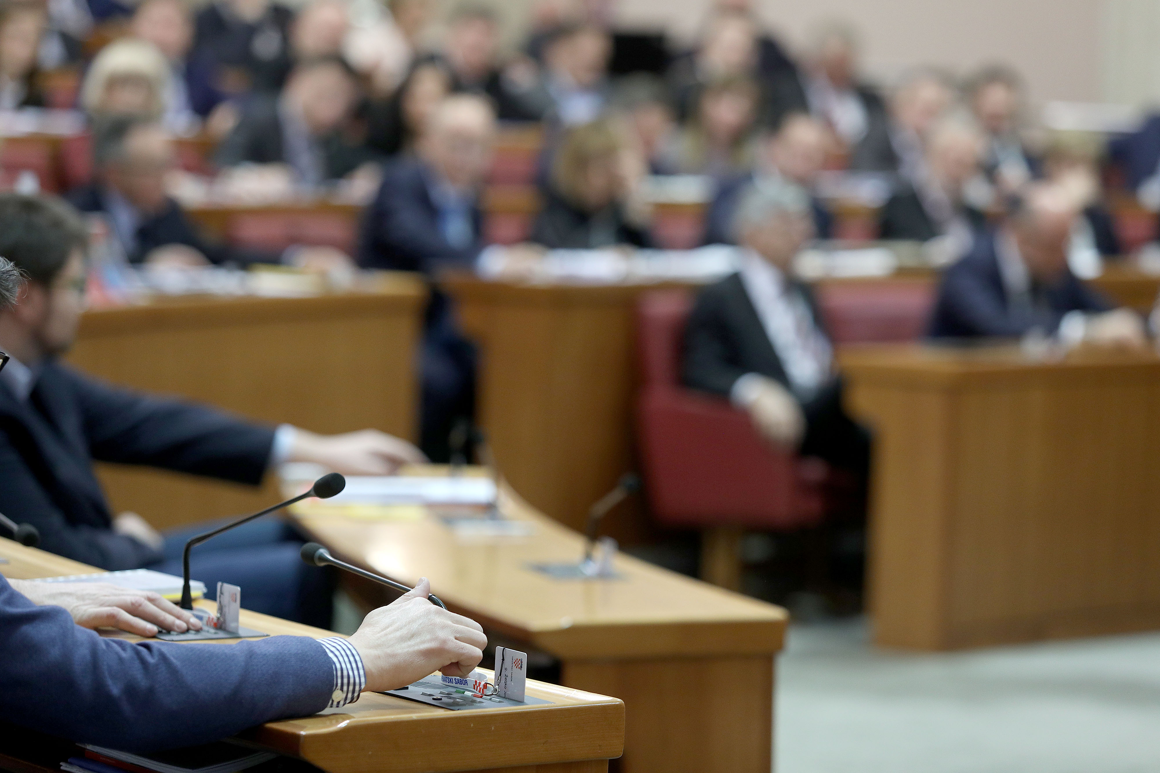 Zagreb: Točno u podne zastupnici su započeli s glasovanjem o raspravljenim točkama