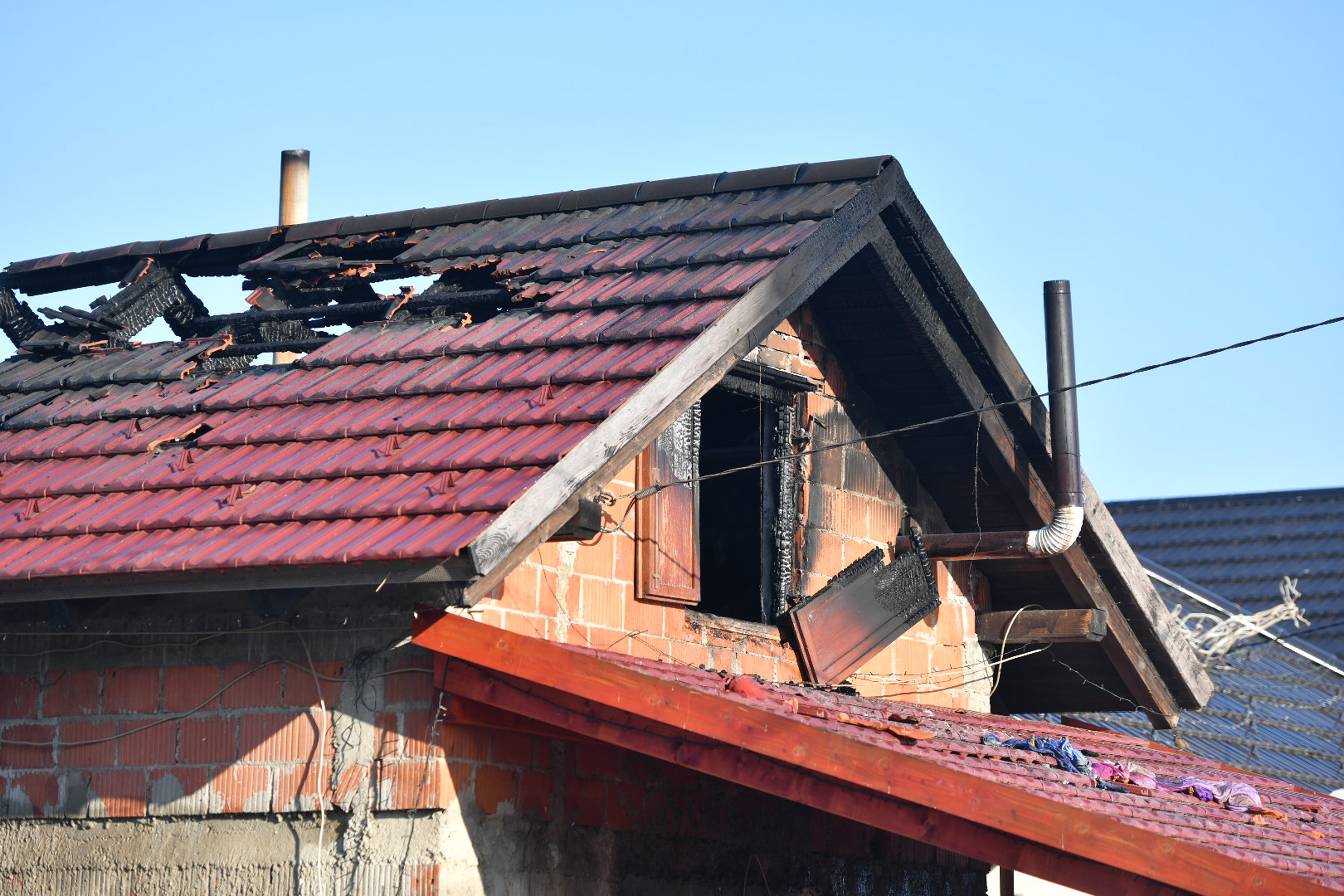 Troje djece poginulo u požaru u Kuršancu, žena i jedno dijete su u bolnici