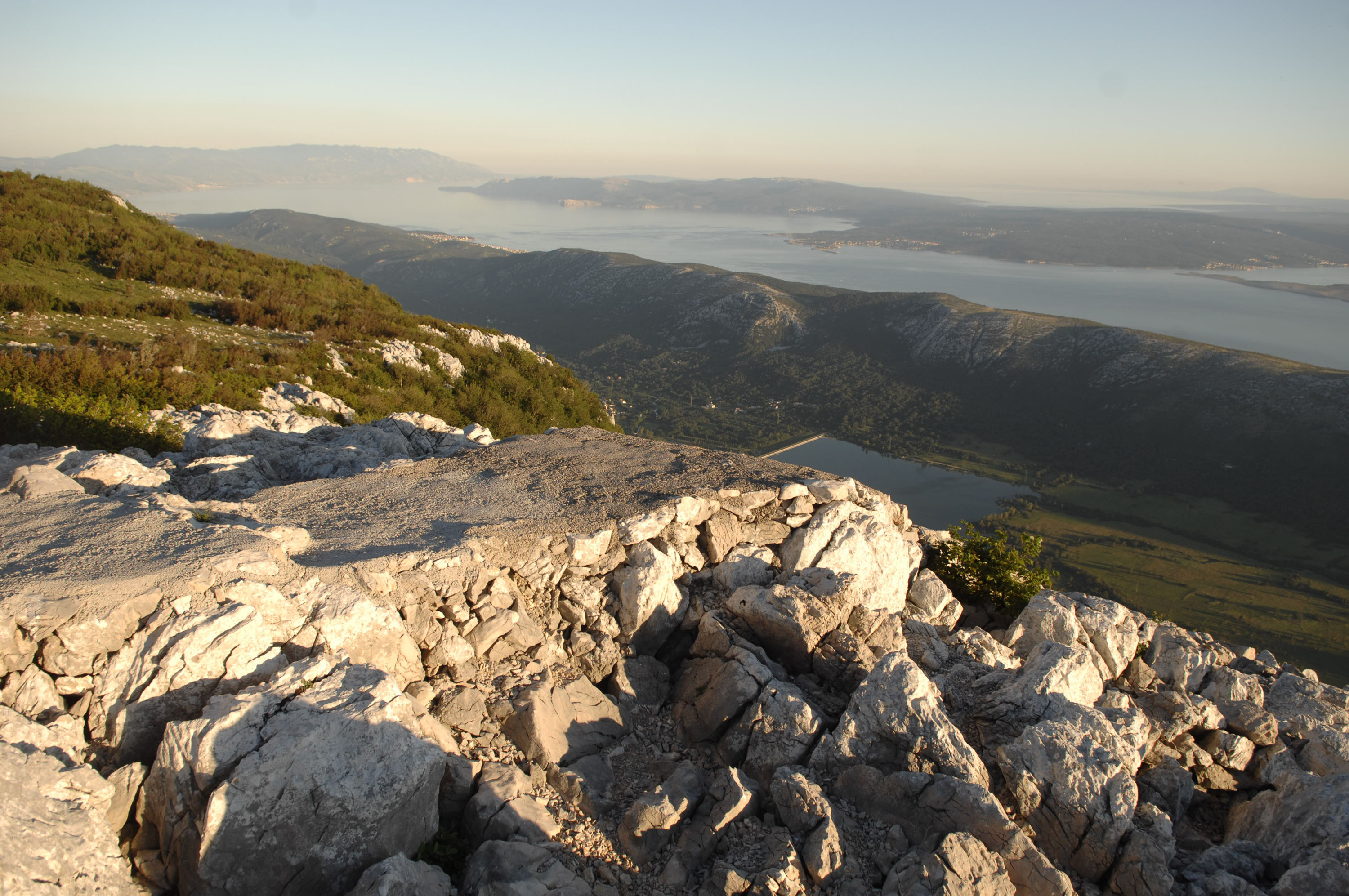 Tribalj:  Pokuao uzletjeti zmajem, pao je na stijene i na mjestu umro
