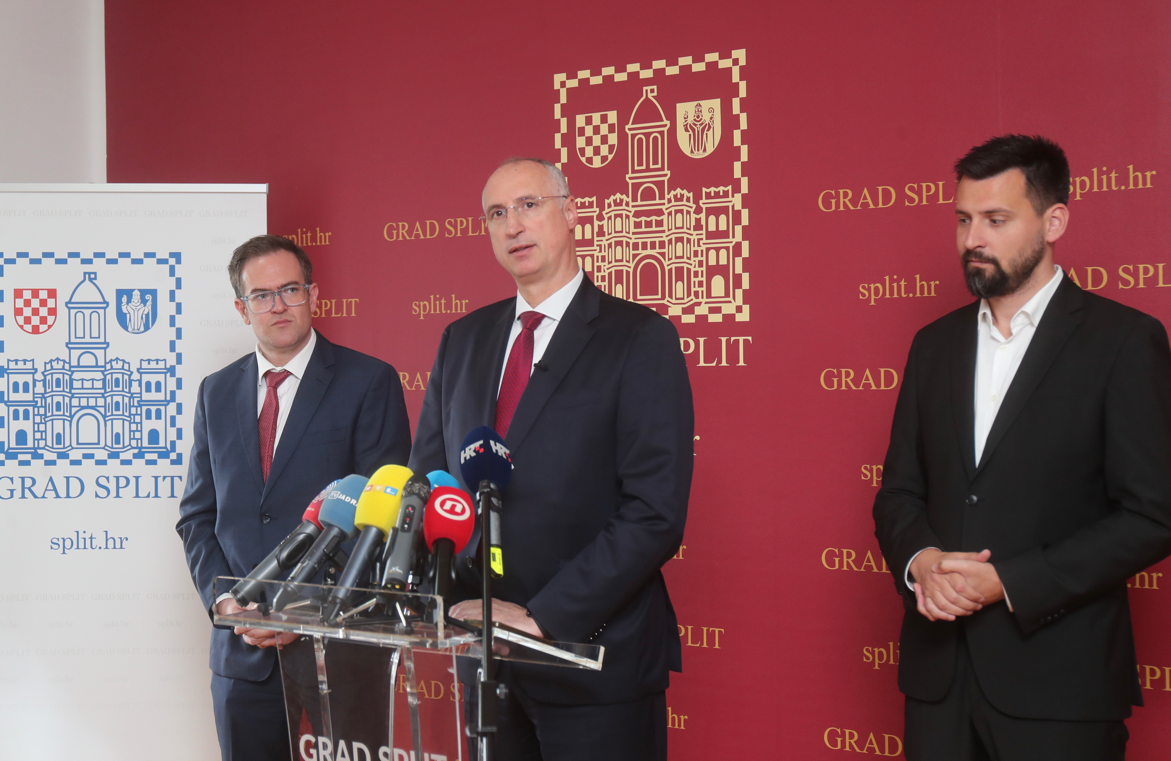Gradonačelnik Splita Ivica Puljak sa zamjenicima održao konferenciju za medije