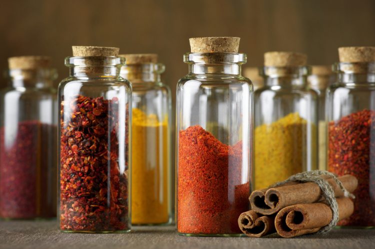 začini, začin, paprika, cimet, đumbir, čili