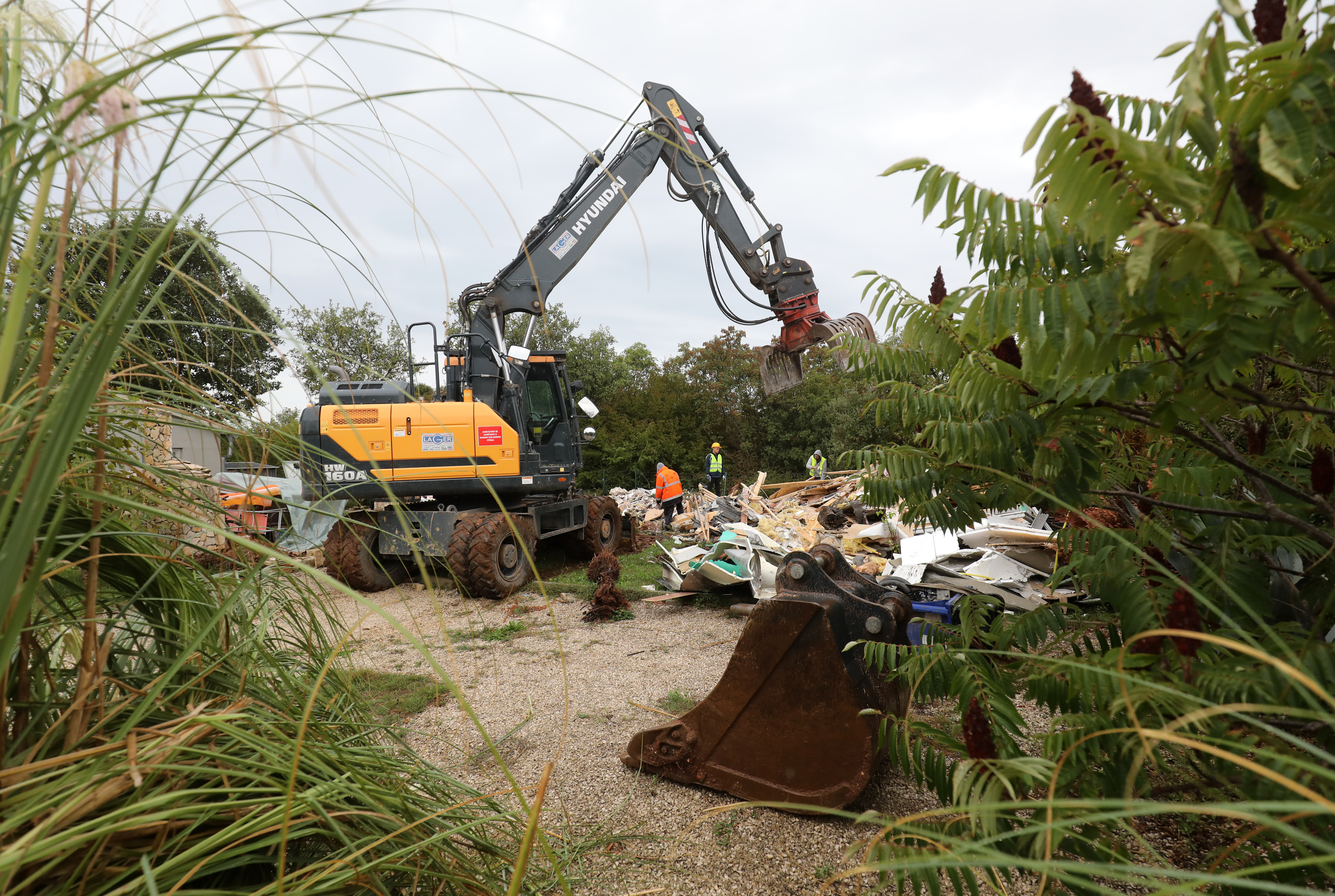 Barbariga: Ruenje bespravno sagra?enih objekata