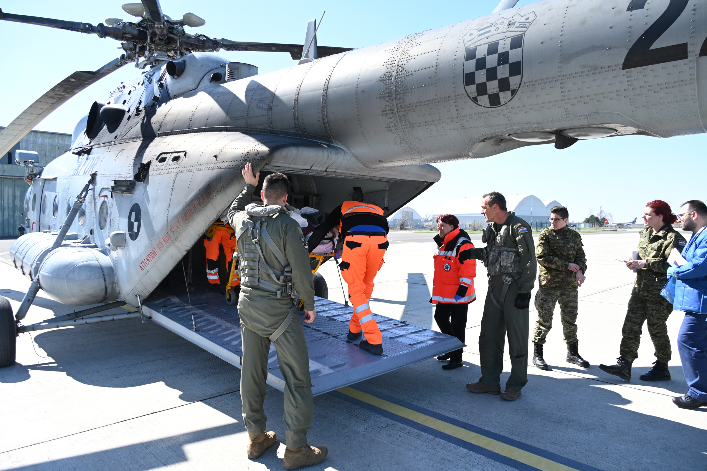 Helikopterom HRZ-a u Hrvatsku stigle tri ozlijeđene osobe stradale u požaru u Sjevernoj Makedoniji