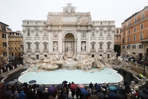 Riapertura al pubblico della Fontana di Trevi restaurata