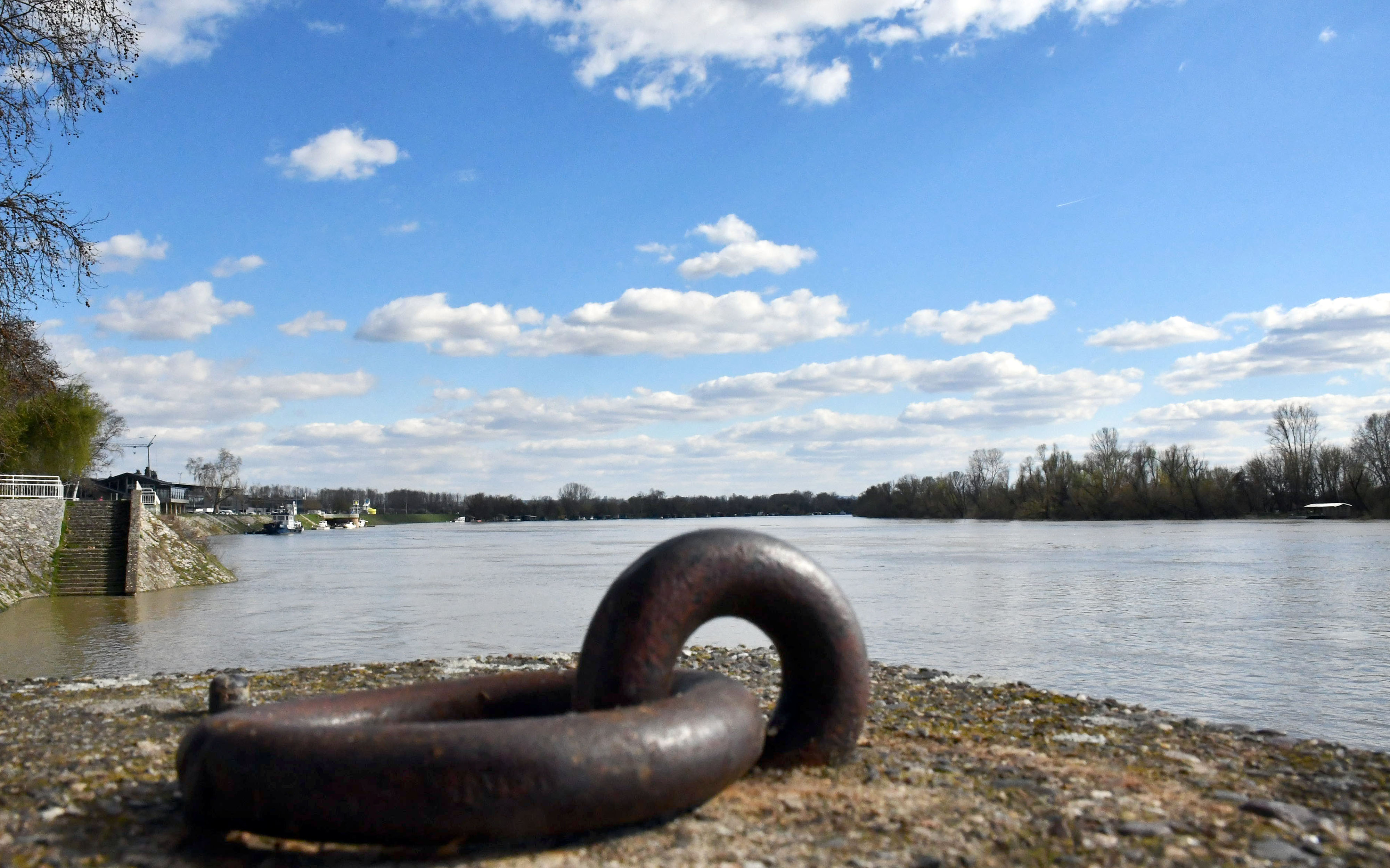 Slavonski Brod: Nakon obilnih kia raste vodostaj Save