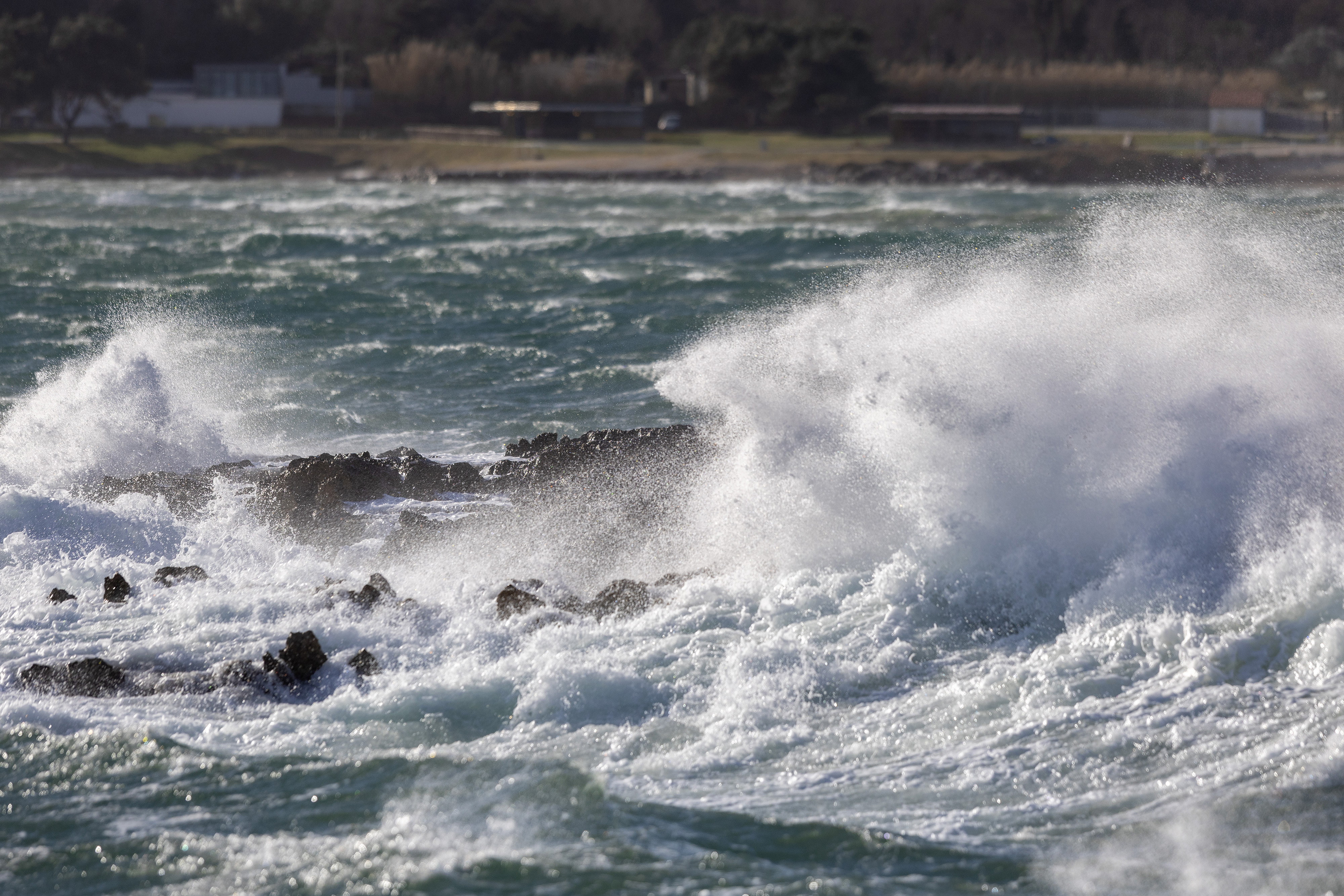 Ližnjan: Udari bure stvorili idealne uvjete za windsurfere u uvali Kuje
