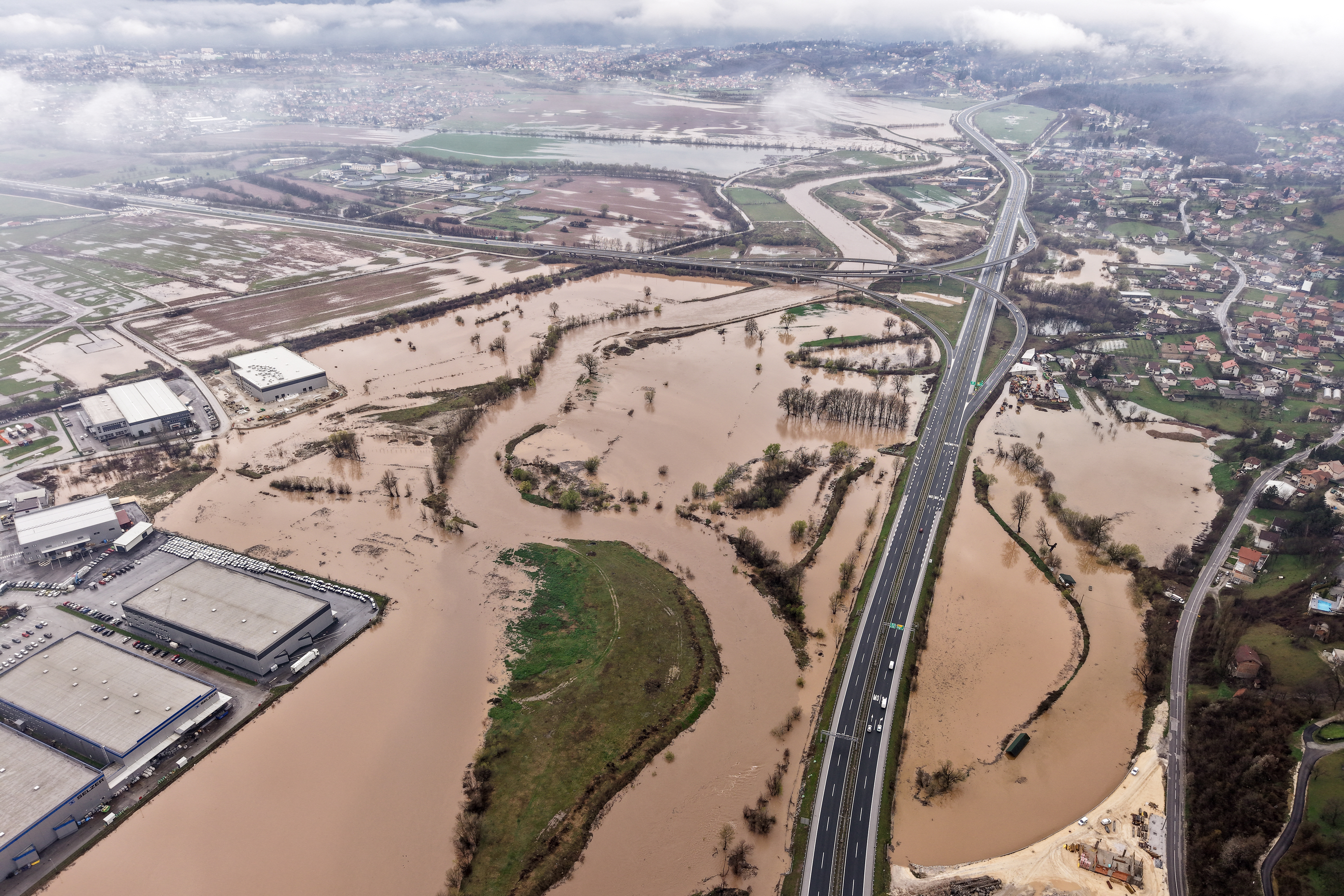 Sarajevo: Pogled iz zraka na nabujalu rijeku Bosnu