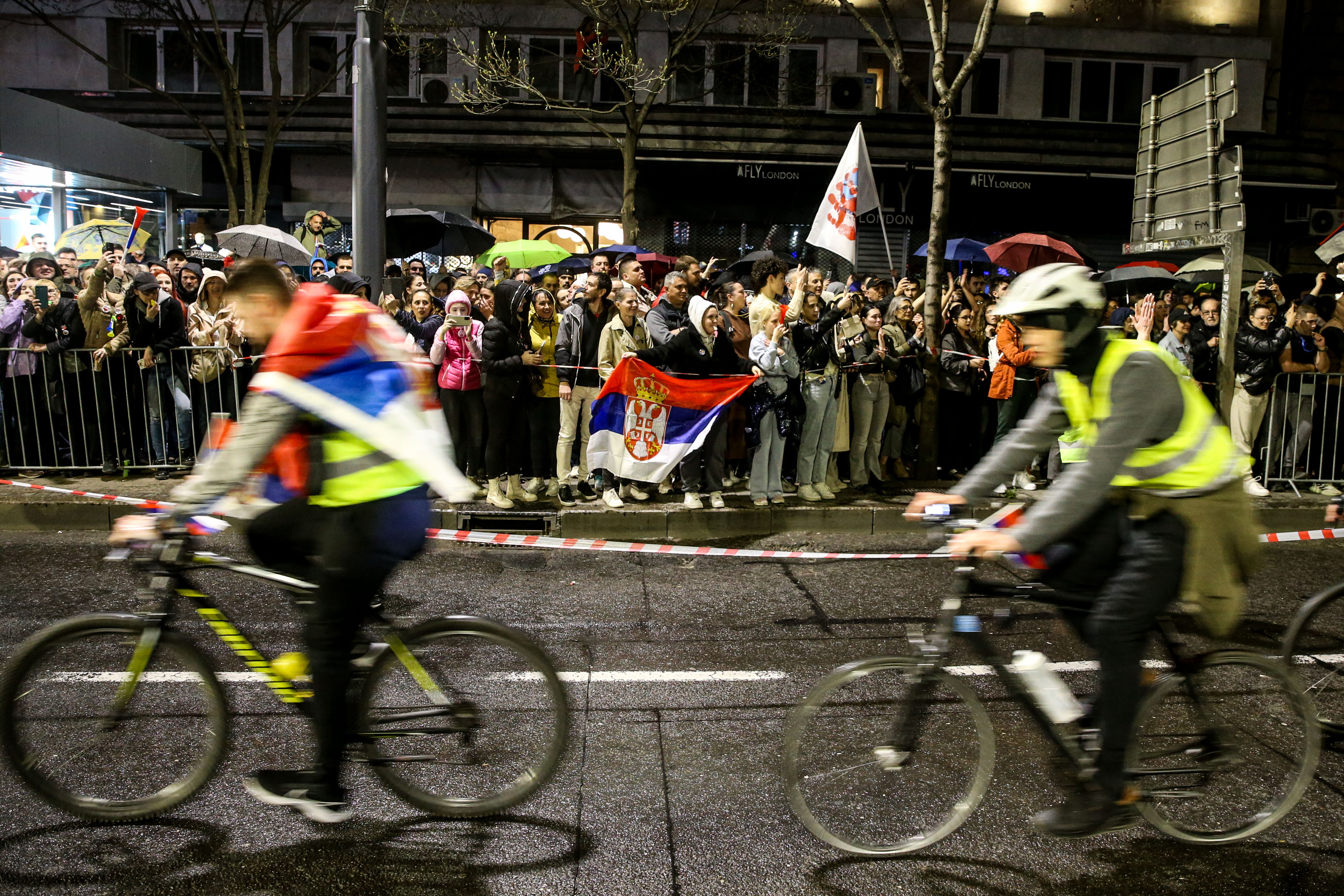 Na Terazijama je organiziran doček za studente koji su pješačili do Beograda