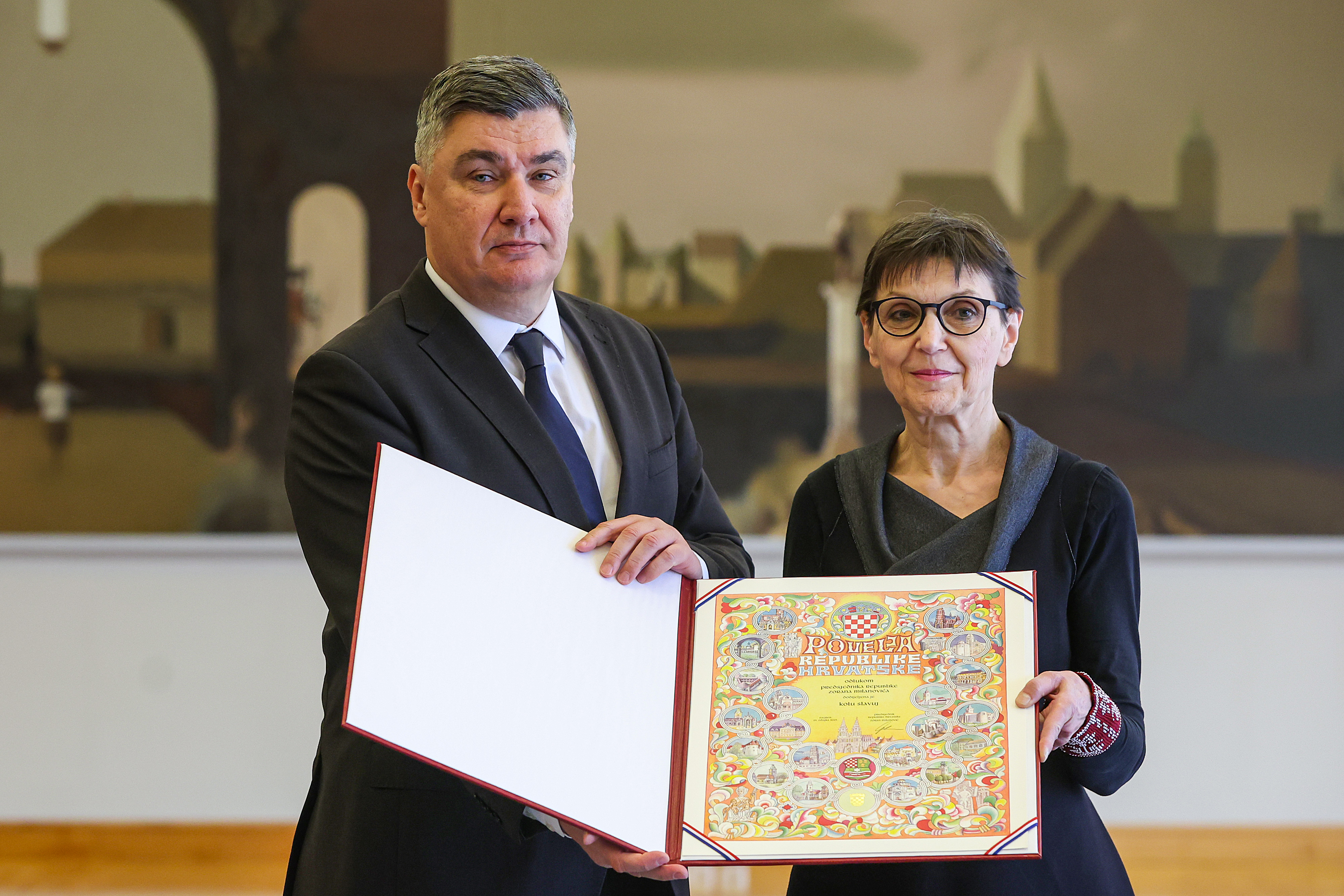 Zagreb: Predsjednik Milanović primio članove folklornog ansambla hrvatske manjine u Gradišću "Kolo-Slavuj"