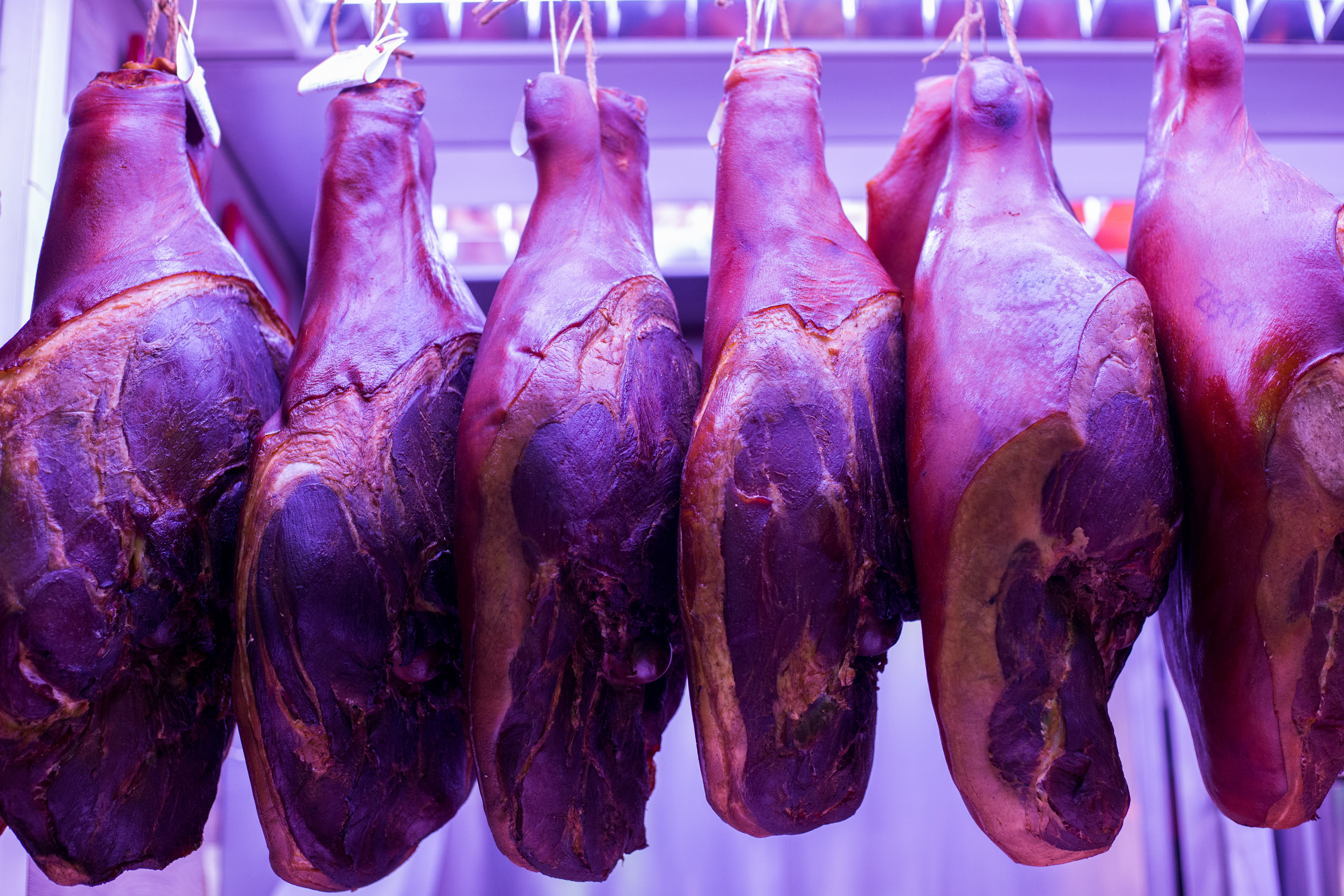 Zagreb: Uskrsna ponuda povrća, mesa i suhomesnatih proizvoda na Dolcu