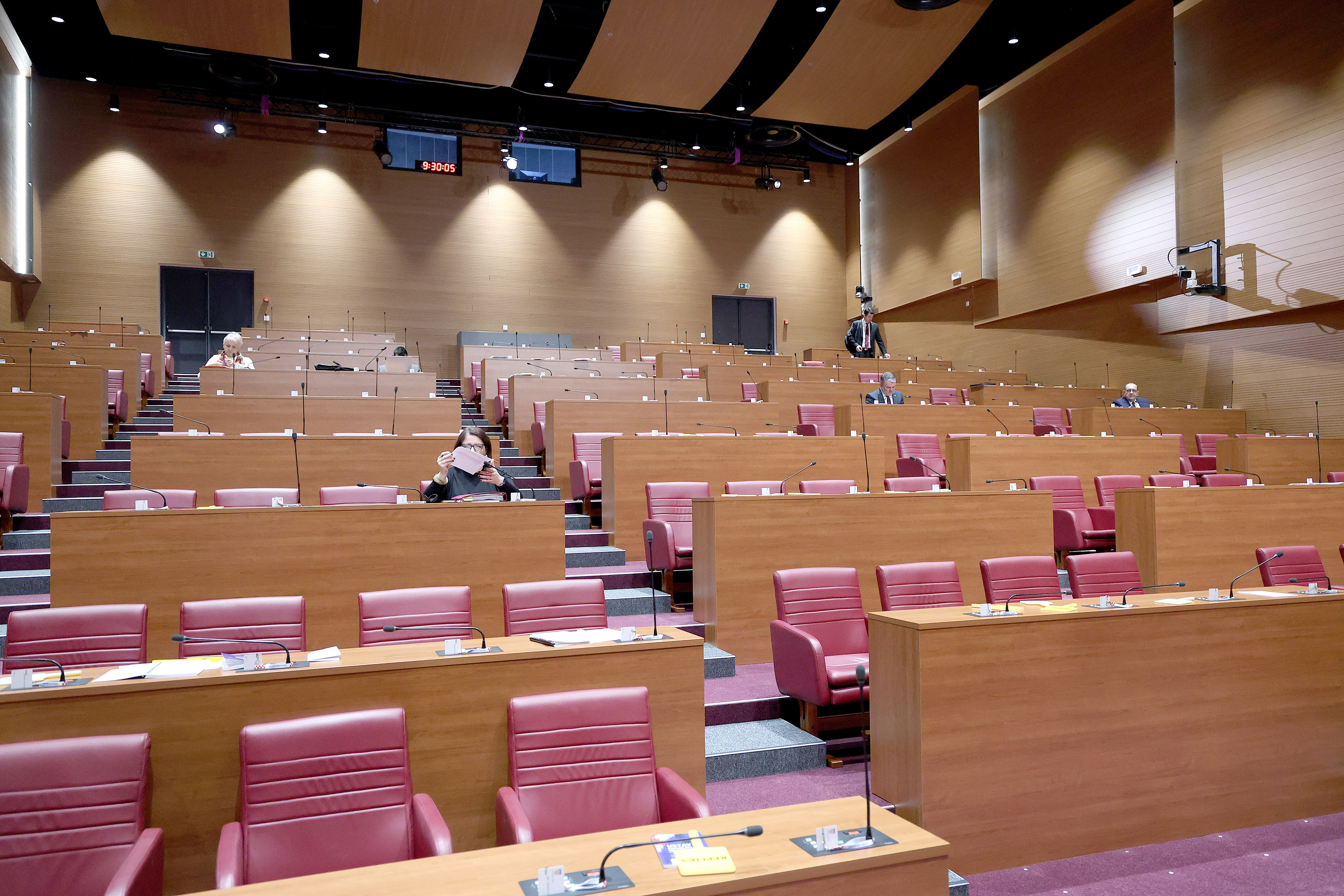 Zagreb: U Saboru izjašnjavanje o podnesenim amandmanima