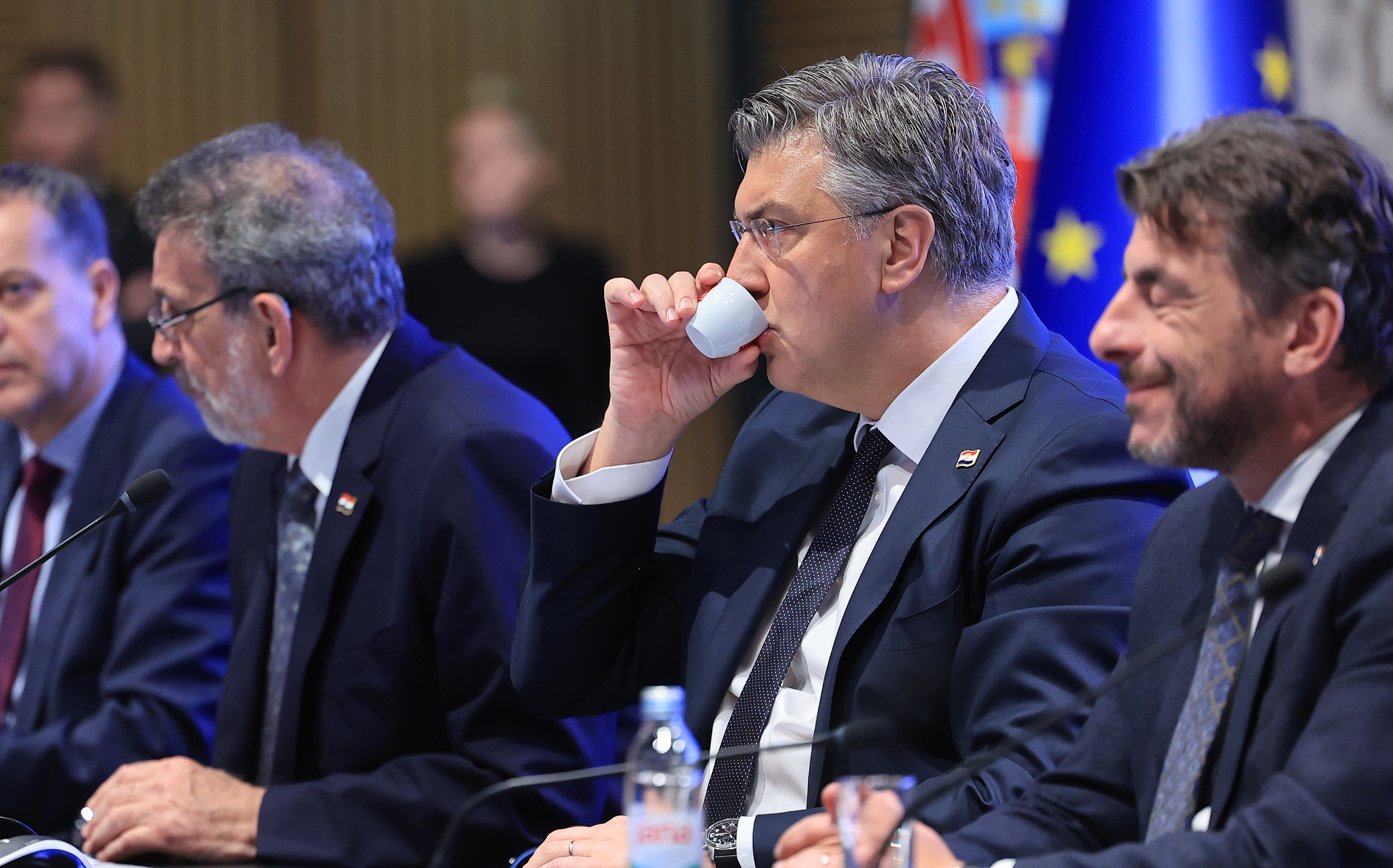 Zagreb:  Andrej Plenković  na dodjeli ugovora za Poziv "Izgradnja, rekonstrukcija i opremanje osnovnih škola za potrebe jednosmjenskog rada i cjelodnevne škole