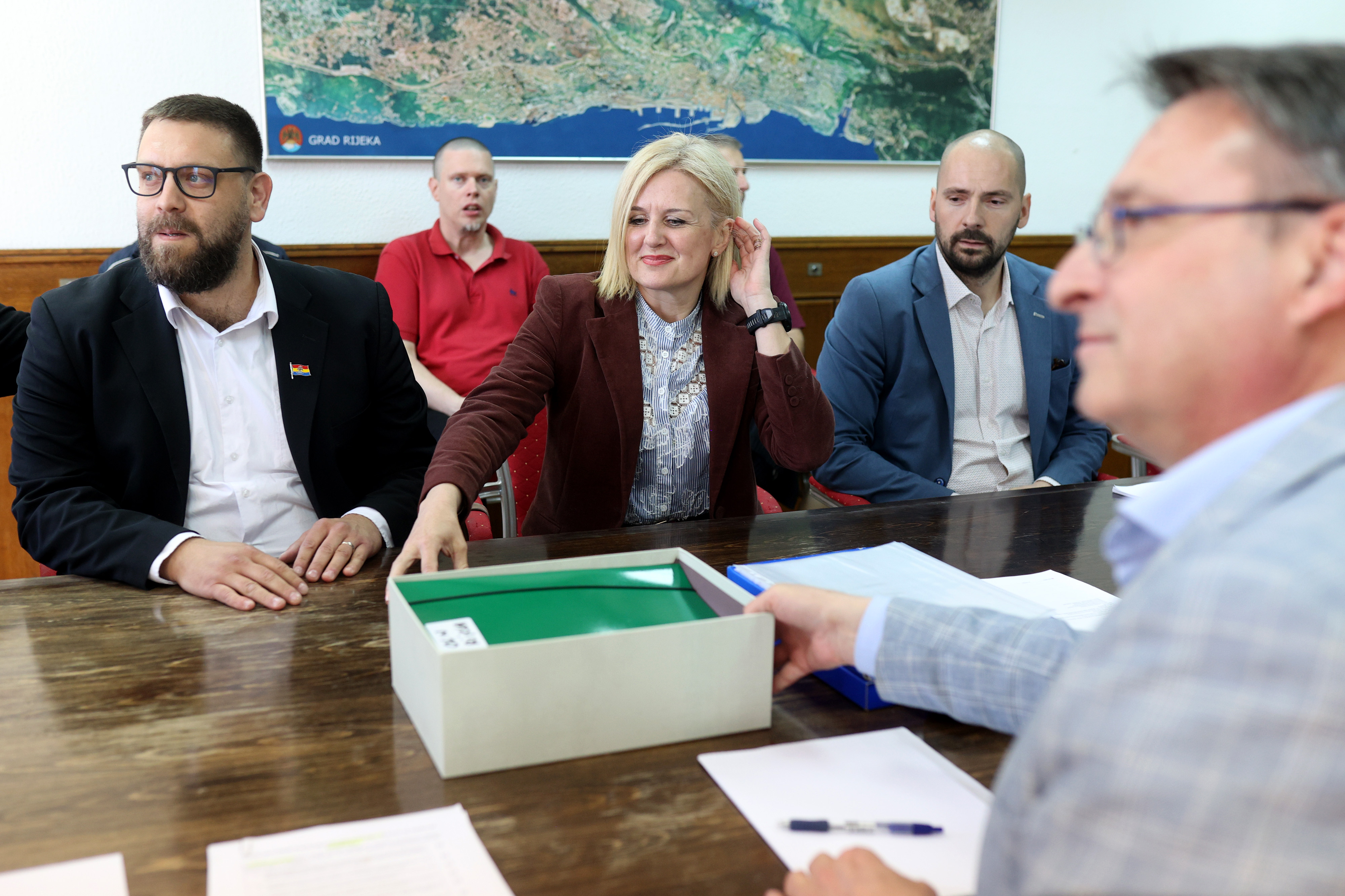 Rijeka: Kandidatkinja za gradonačelnicu Iva Rinčić predala je prikupljene potpise Izbornom povjerenstvu
