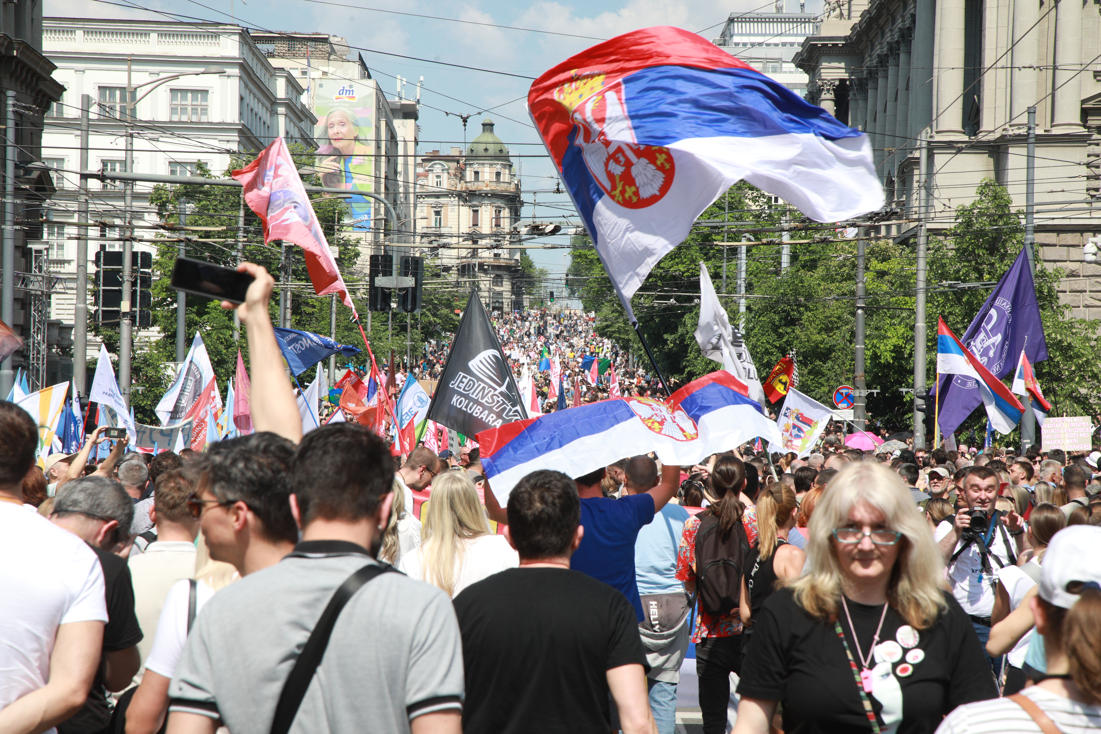 Beograd: Pet nacionalnih sindikata i Studenti u blokadi organizirali su veliki prosvjed