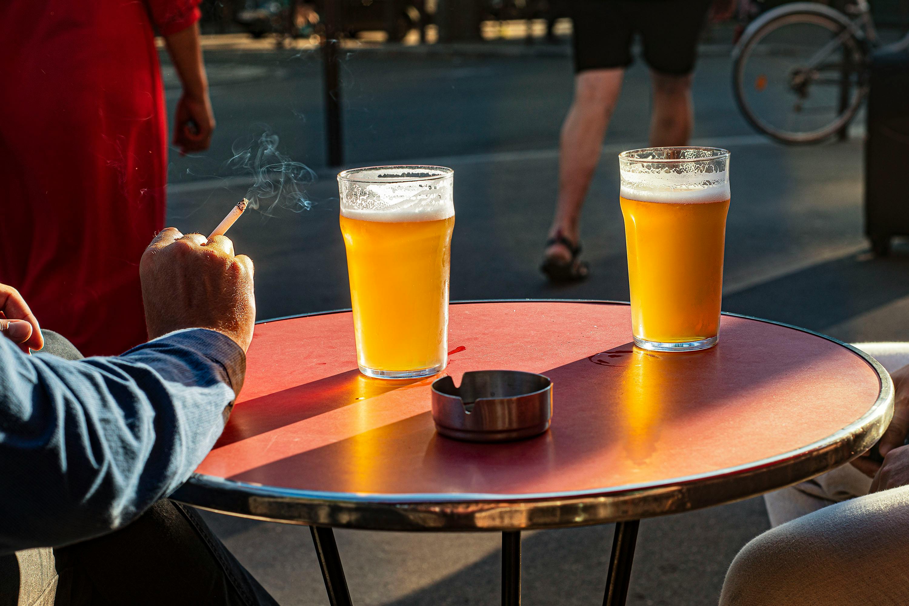 Unsplash, PUŠENJE, alkohol, piva, pivo