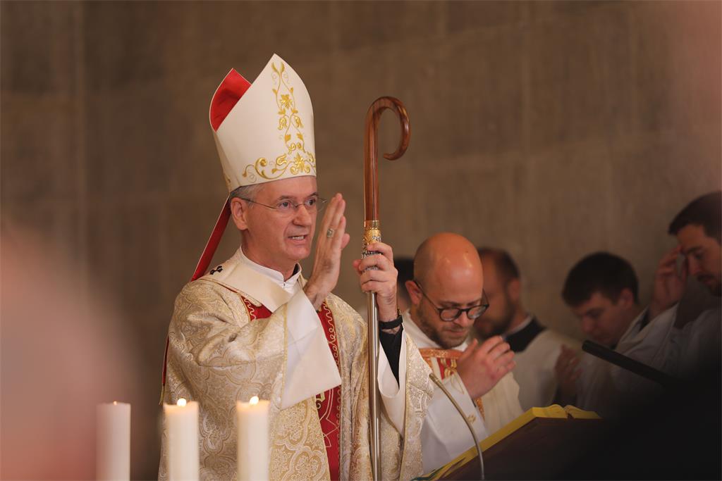 nadbiskup dražen kutleša na misi za dan držvnosti