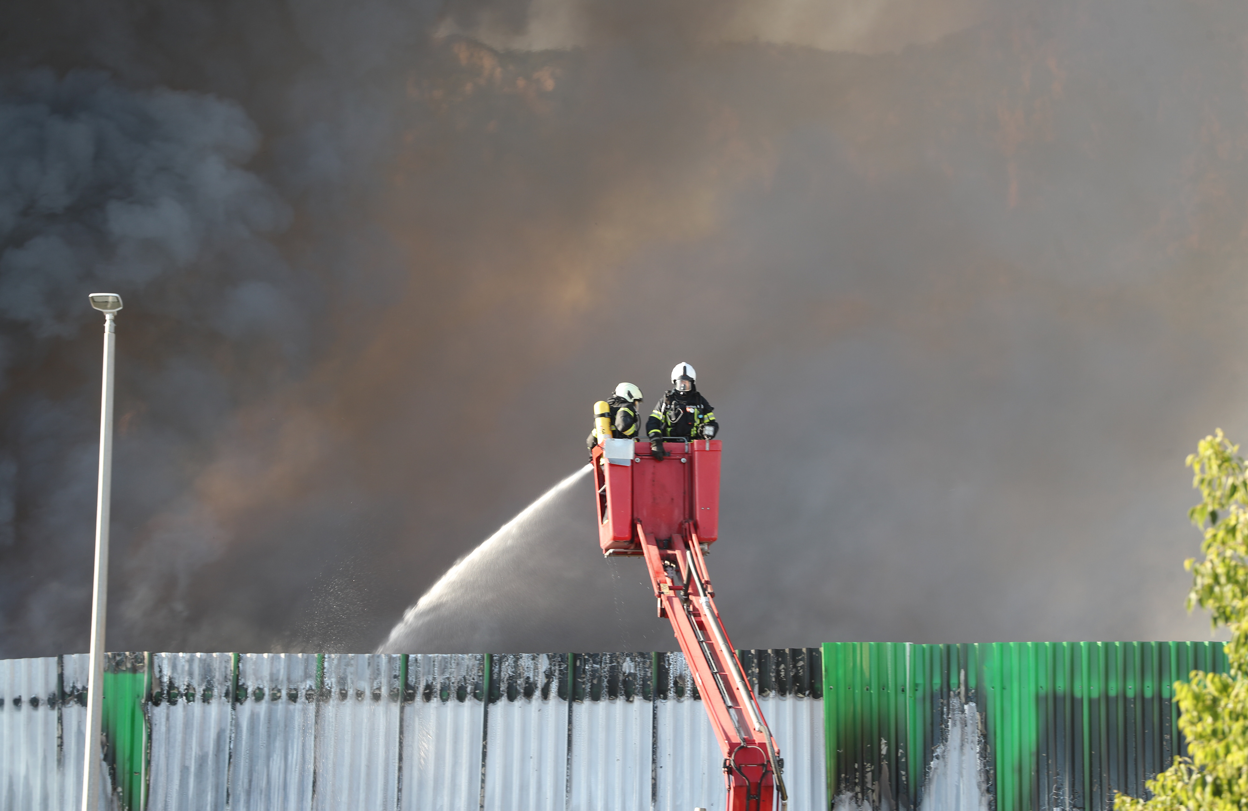 požar u pevexu u kaštelu