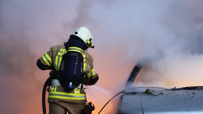 požar na autu, požar auta, gori auto PIXABAY