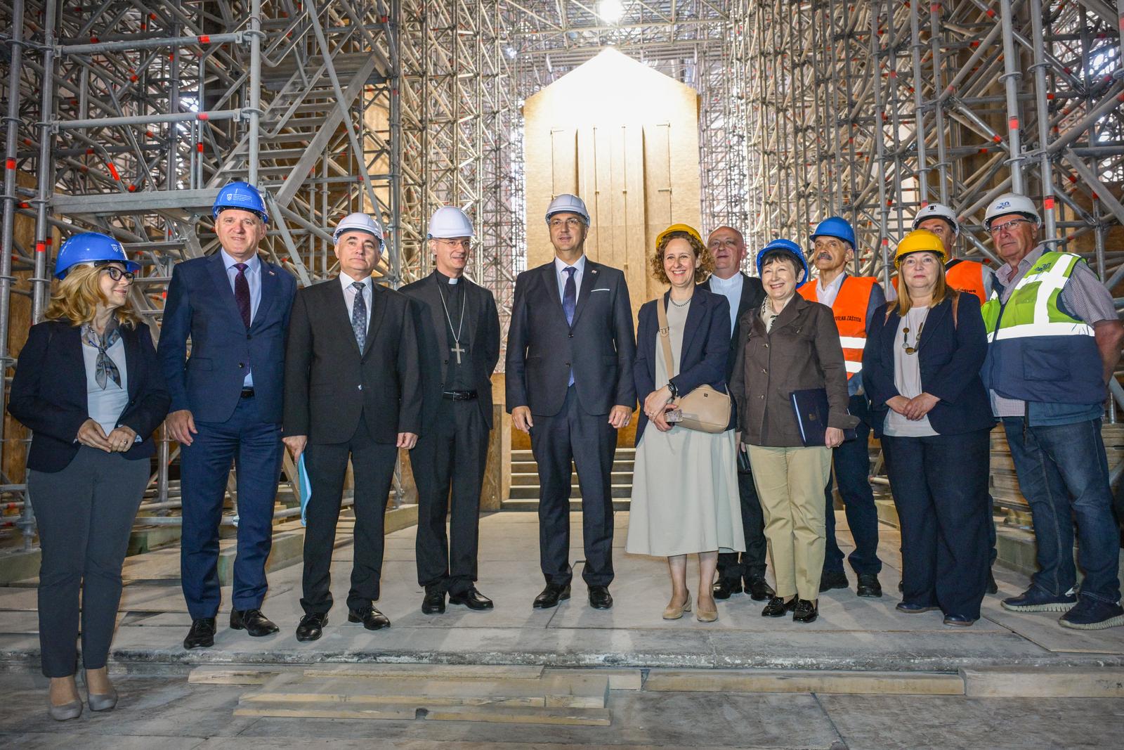 premijer andrej plenković u zagrebačkoj katedrali