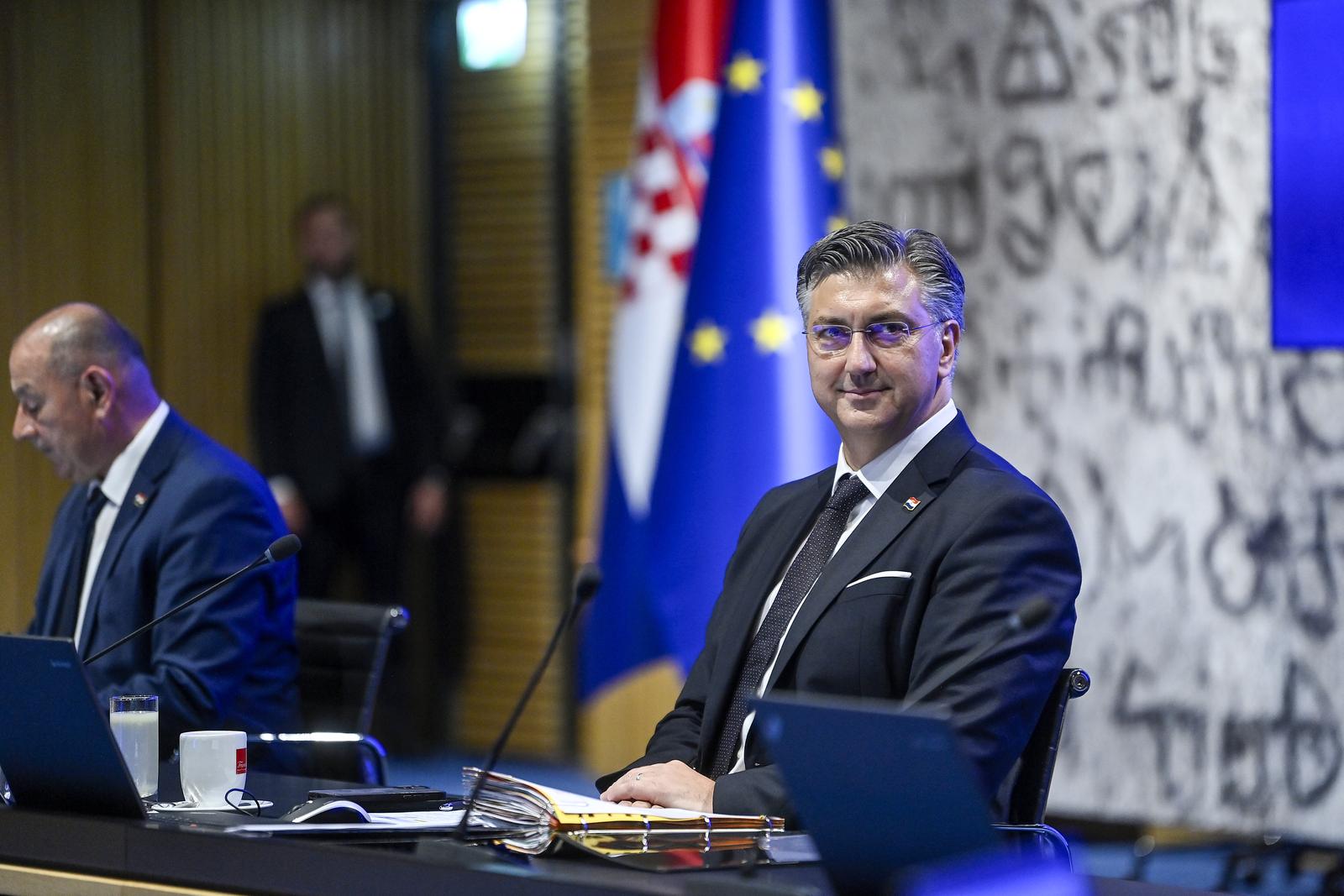 andrej plenković na sjednici vlade
