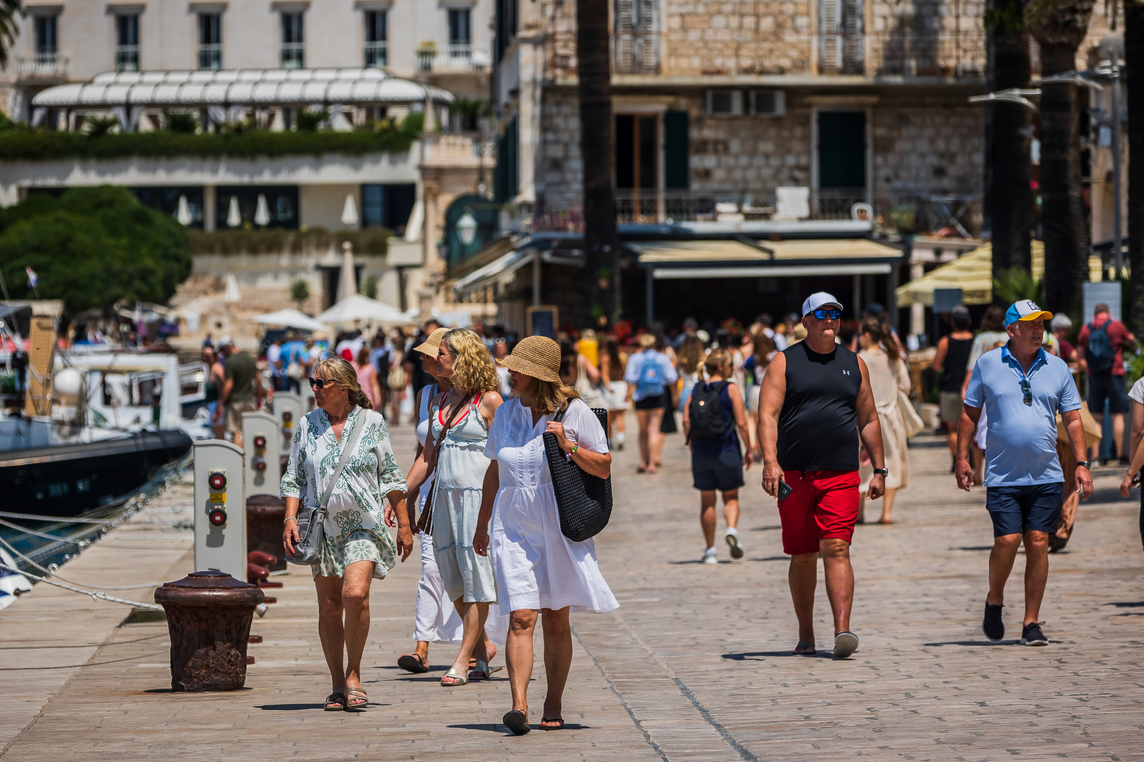 pixsell, 17.6, turisti na Hvaru