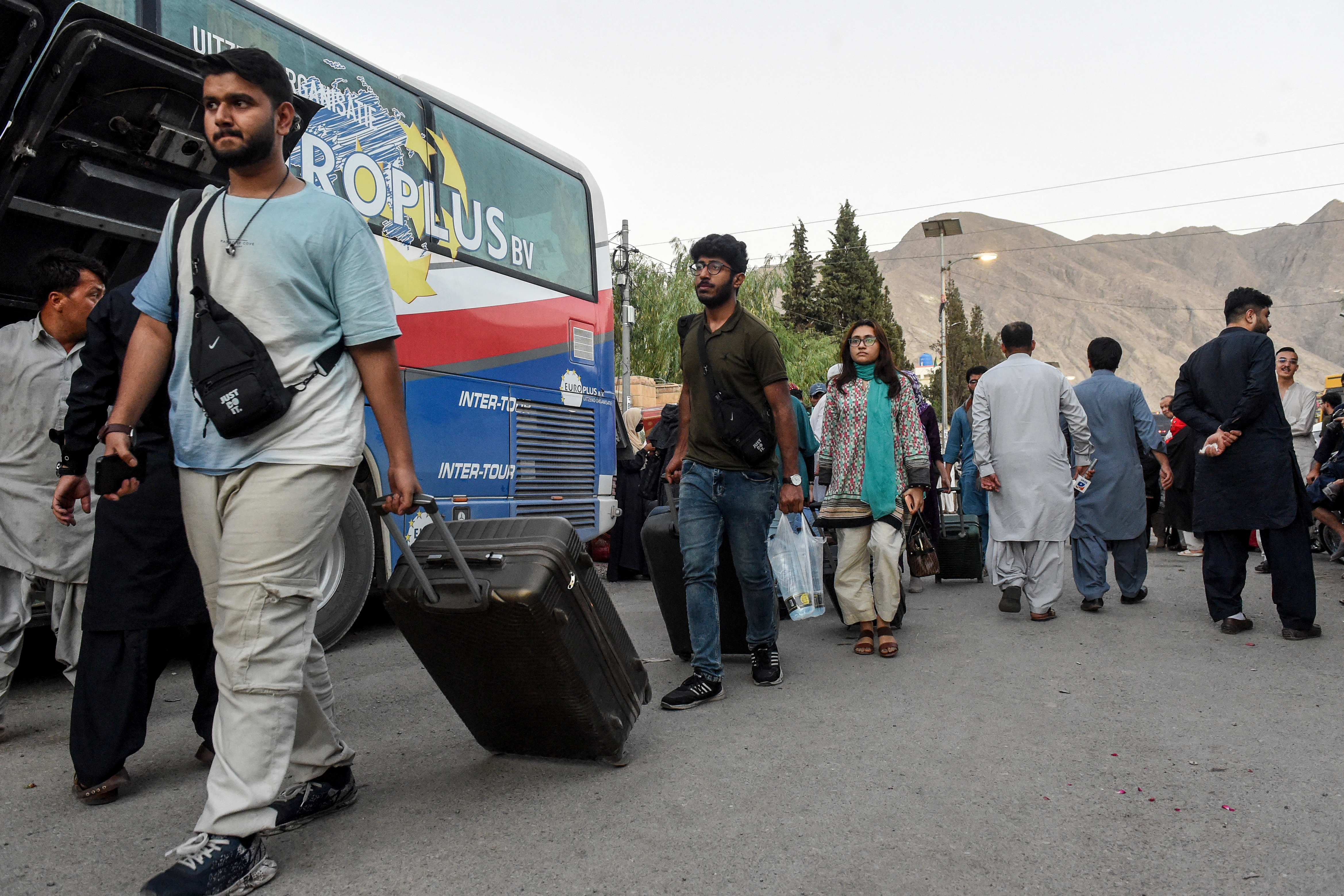Ljudi napuštaju Iran u strahu od rata