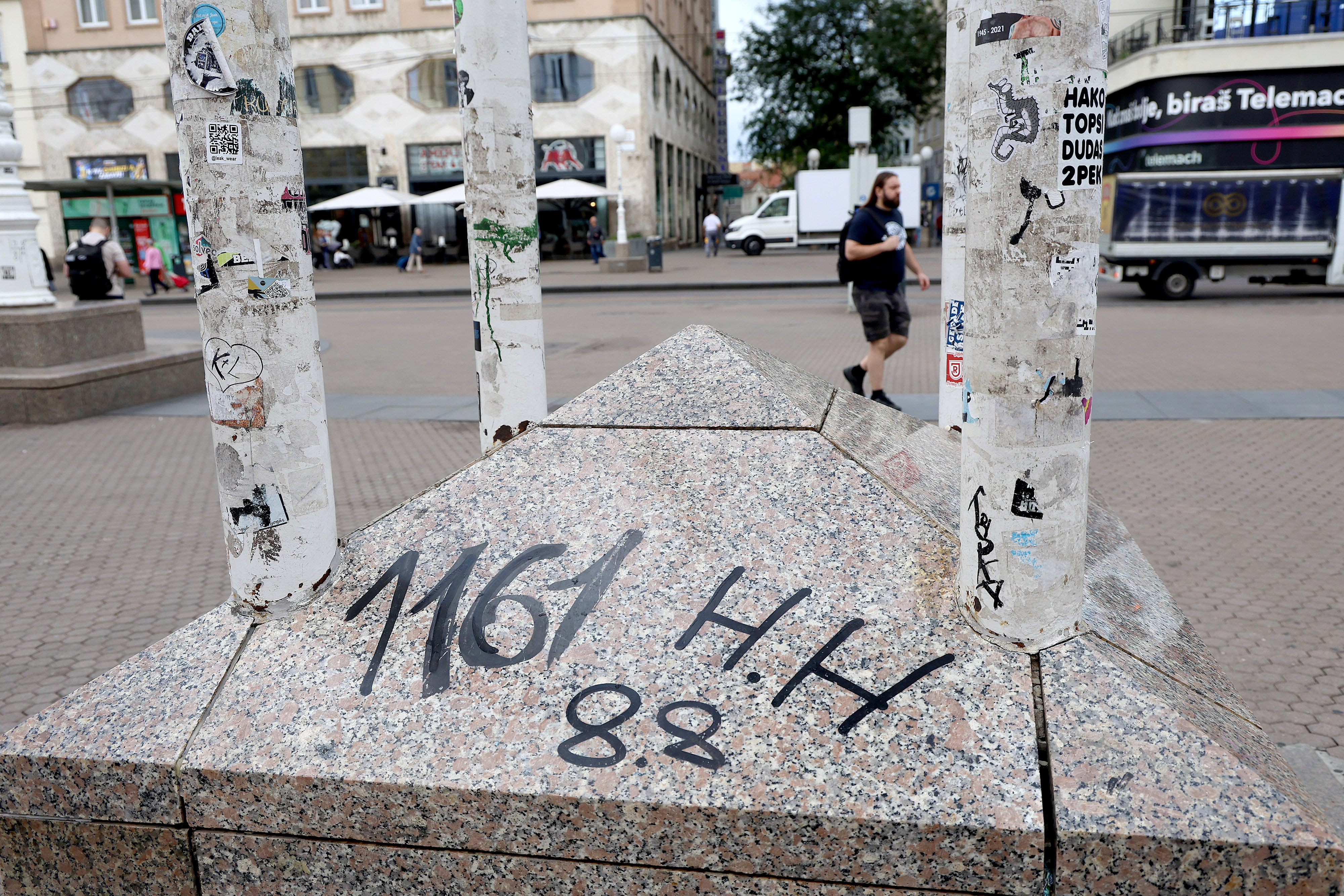 PXL nacistički simboli na Trgu