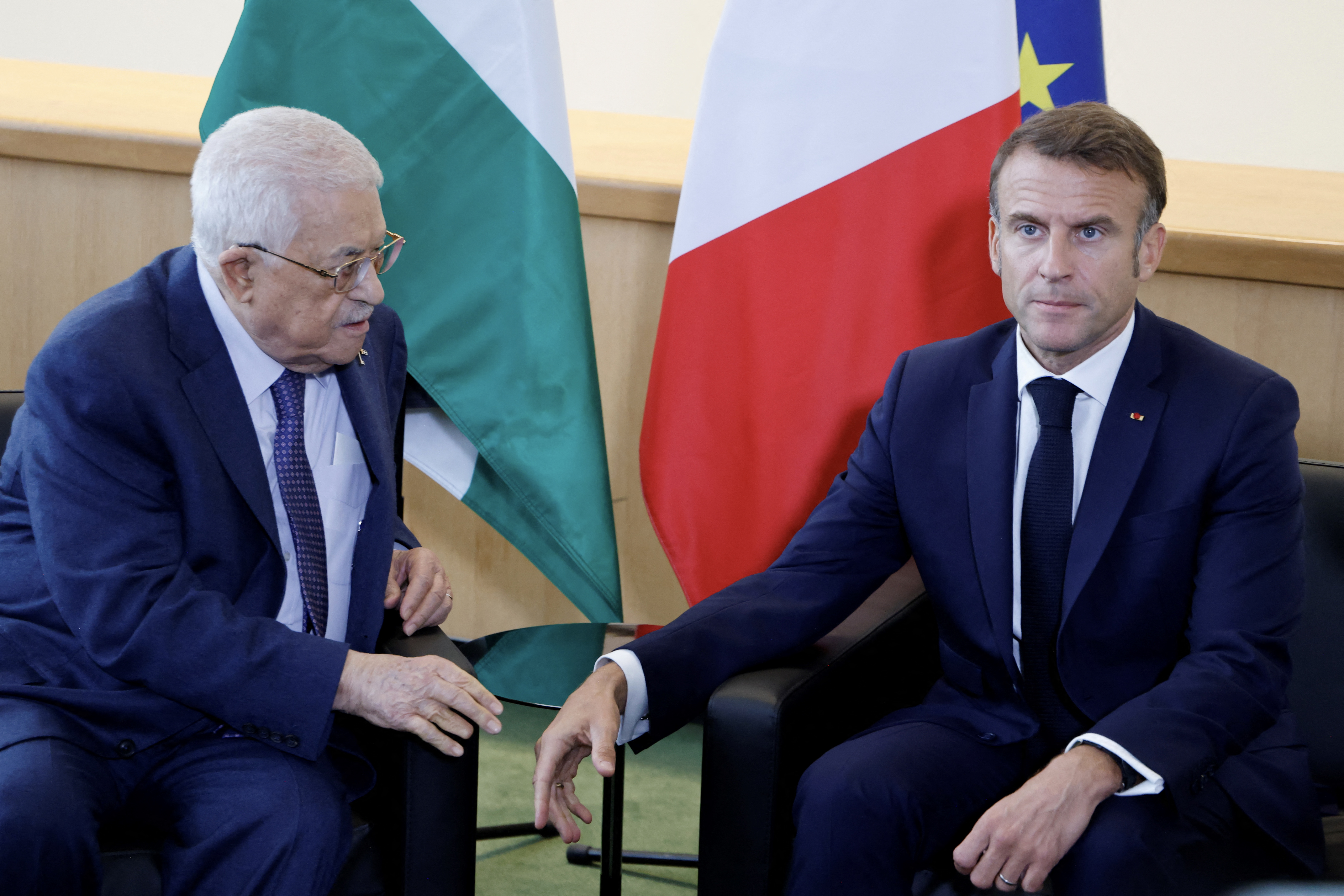 Emmanuel Macron, Mahmoud Abbas
