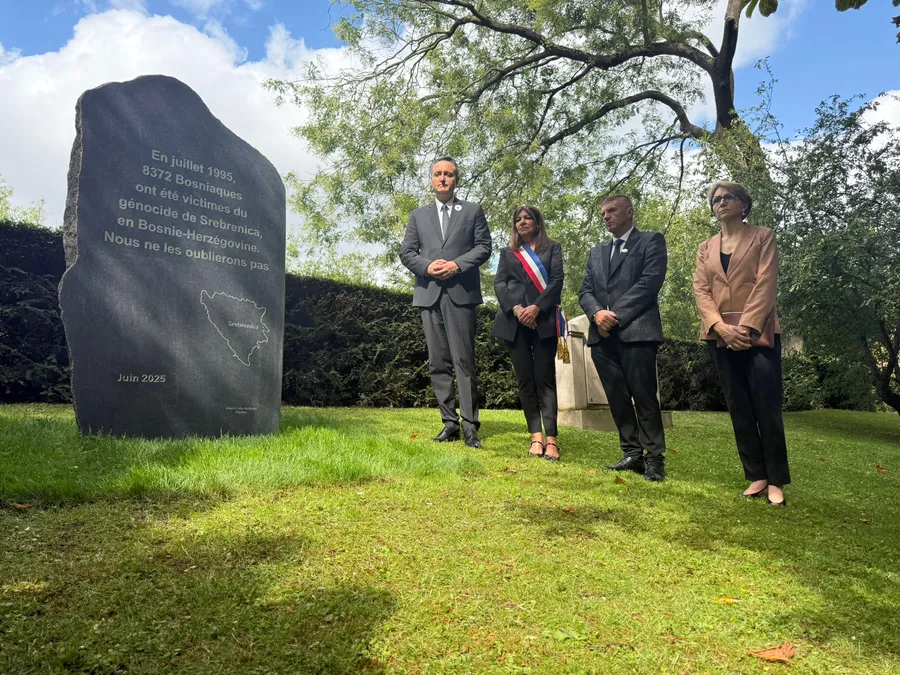 Predsjedništvo BiH_Srebrenica spomenik u Parizu