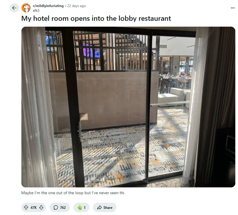 Reddit_hotelska soba sa staklenim vratima