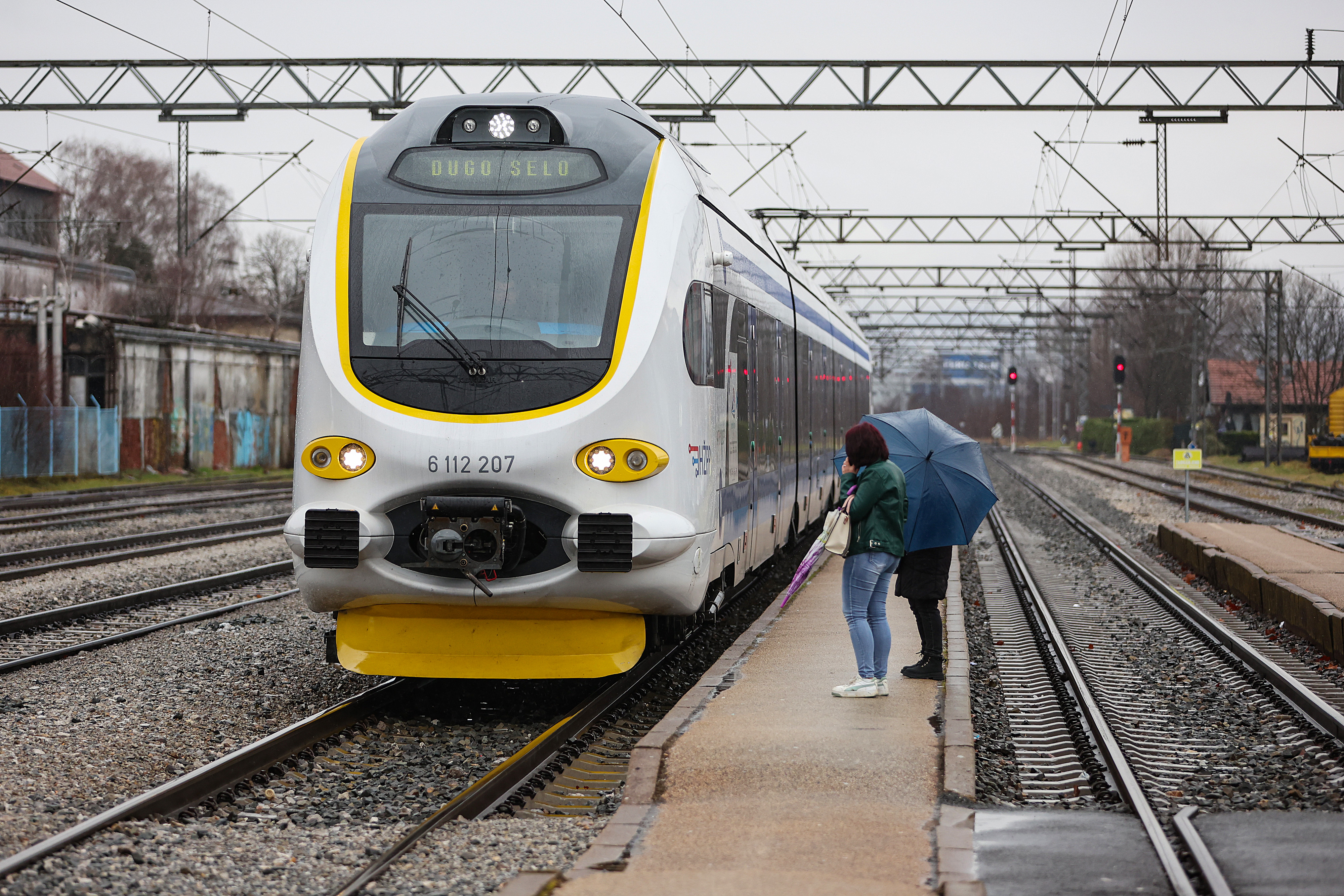 PXL_270225_128990856