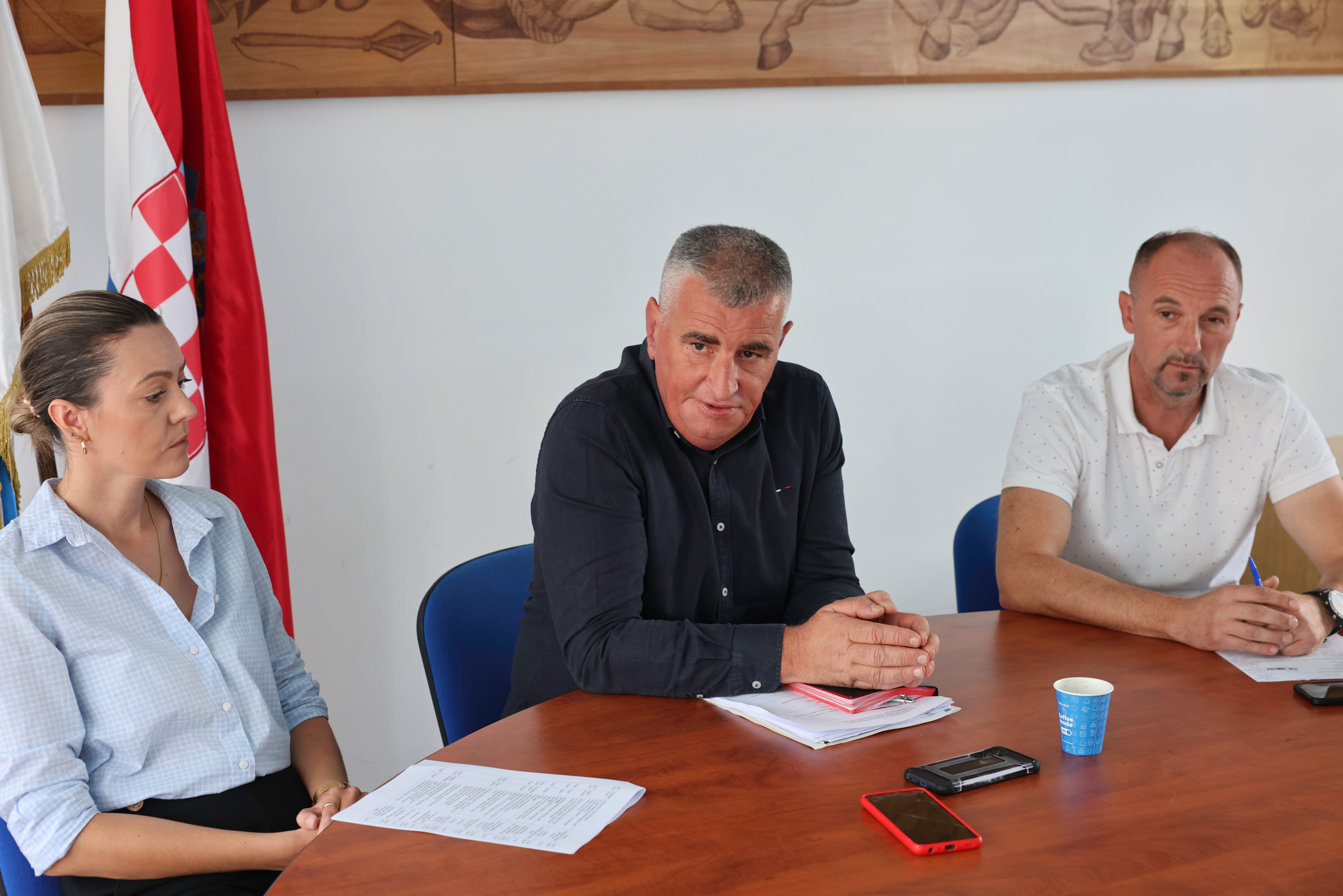 10.7.2025., Sinj - Gradonacelnik Sinja Miro Bulj odrzao je konferenciju za medije