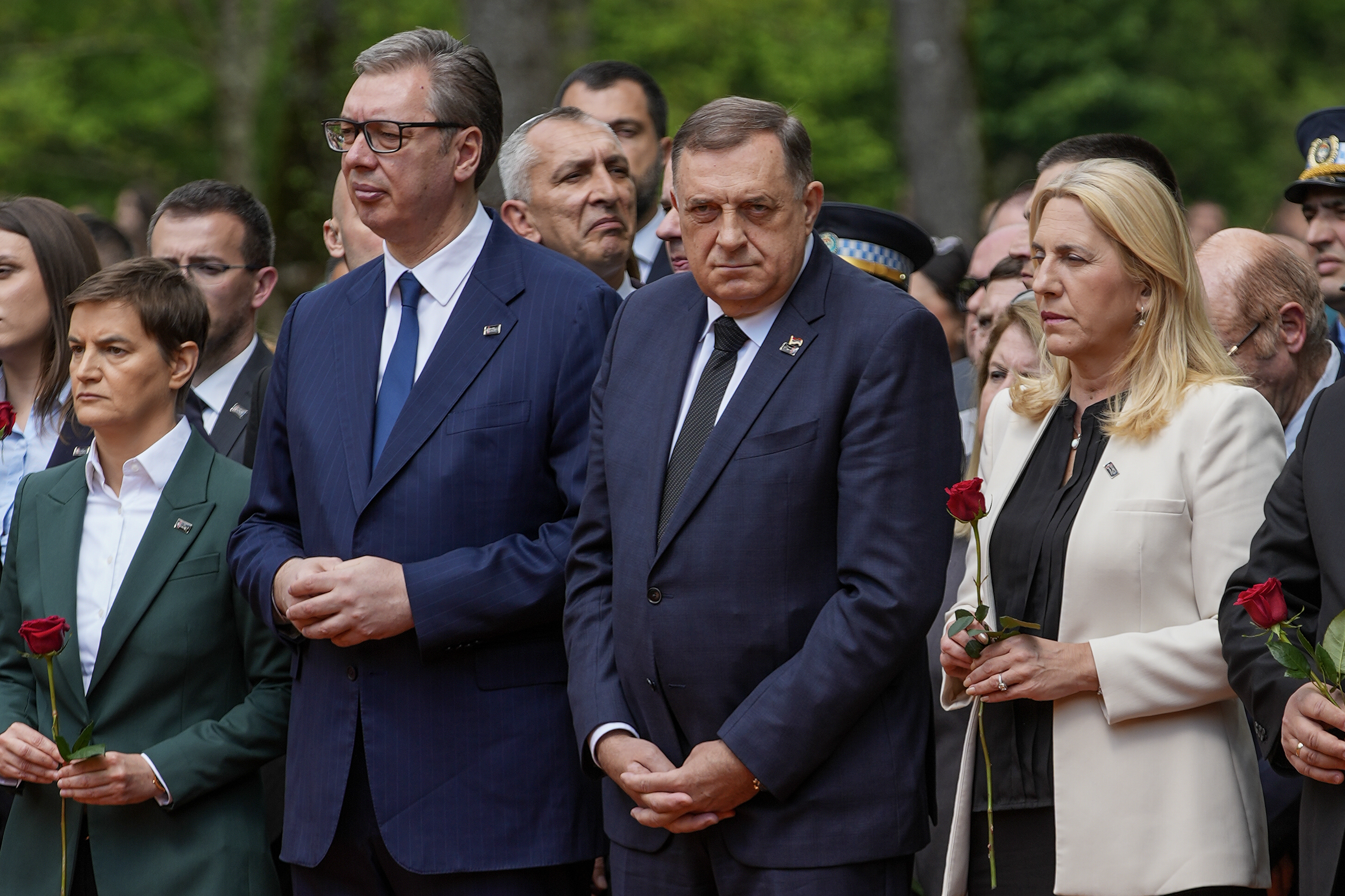 U memorijalnom kompleksu Donja Gradina obiljezava se "Dan sjecanja na zrtve genocida nad Srbima, Jevrejima i Romima u Nezavisnoj Držzvi Hrvatskoj i 80 godina od proboja logorasa iz koncentracionog logora Jasenovac”