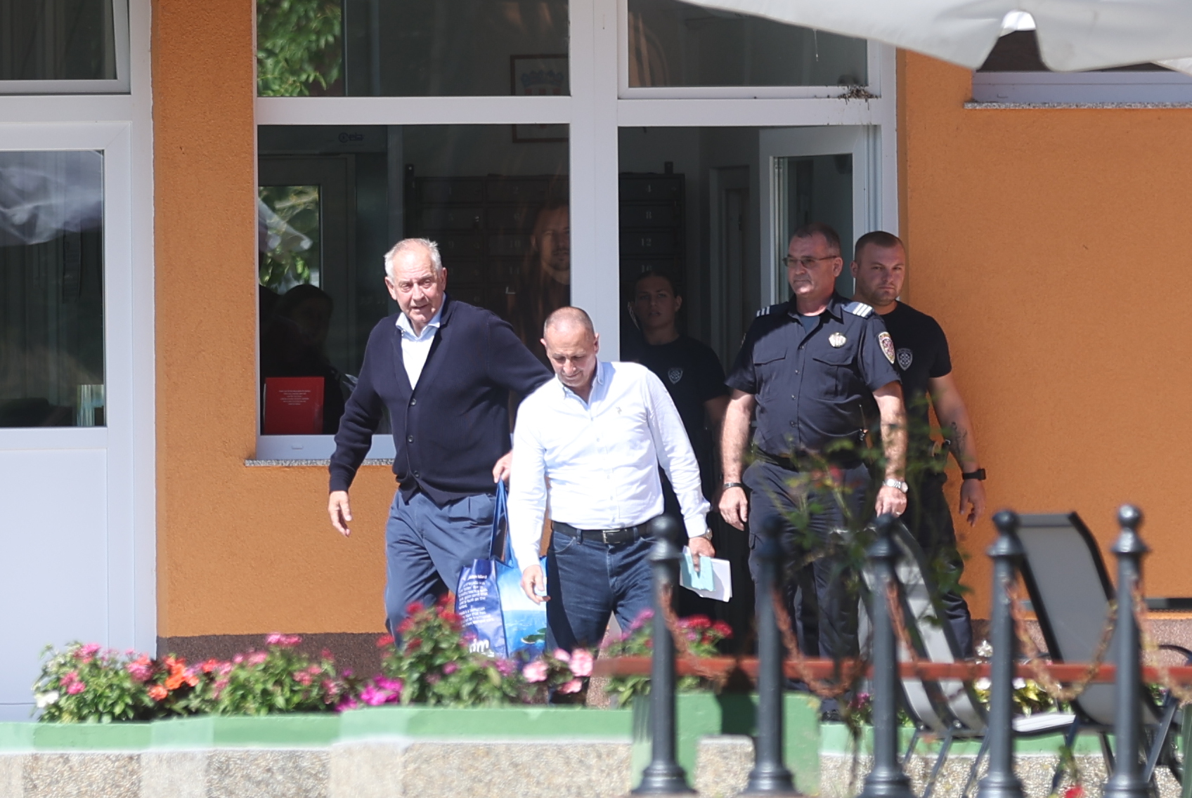 04.08.2025., Popovaca - Ivo Sanader uvjetno je otpusten iz kaznionice Lipovica-Popovaca, preostalo mu je izdrzavanje kazne jos sedam godina. Ivu Sanadera docekao je odvjetnik Dragan Crnkovic. Photo: Slavko Midzor/PIXSELL