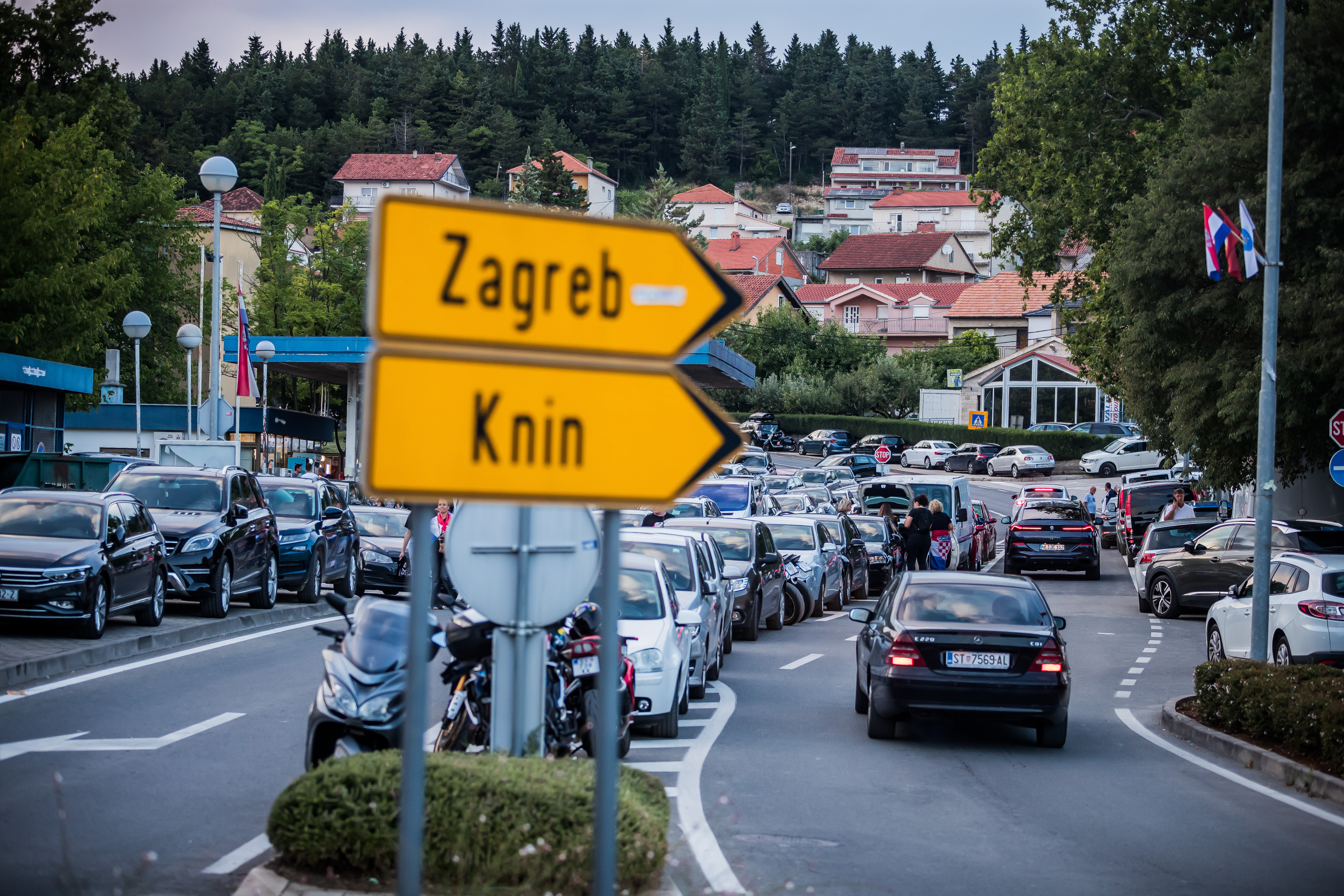 04.08.2025., Sinj - Kolone u Sinju prije pocetka koncerta. Photo: Zvonimir Barisin/PIXSELL
