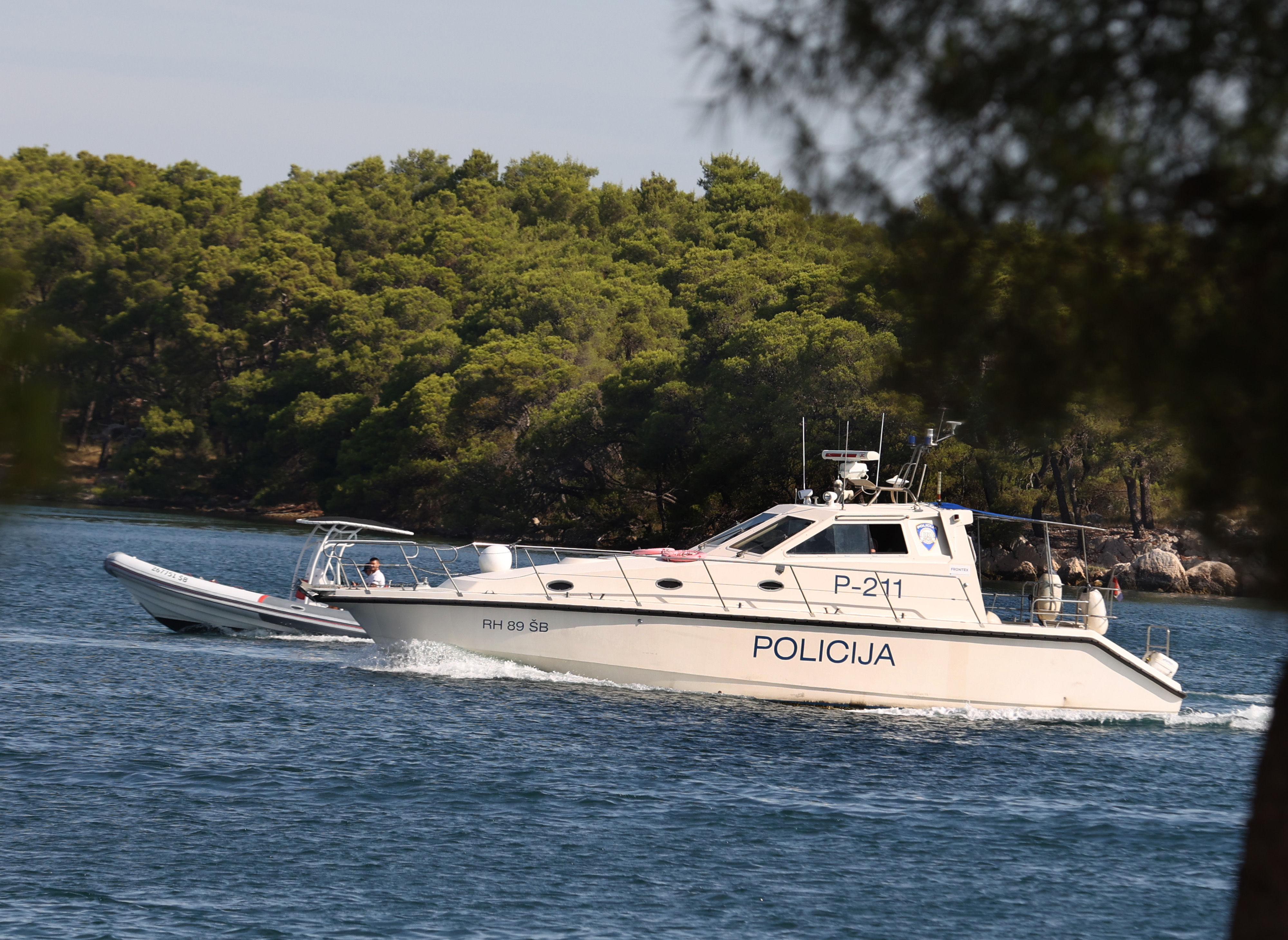 16.07.2025., Sibenik --Pomorska policija u kanalu sv Ante patrolira i kaznjava nesavjesne gliserase,cuvajuci sigurnost plivaca. Photo: Dusko Jaramaz/PIXSELL