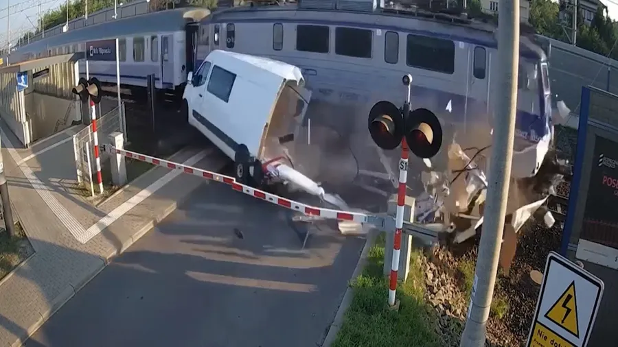 1754722796_x.format-webp.width-900