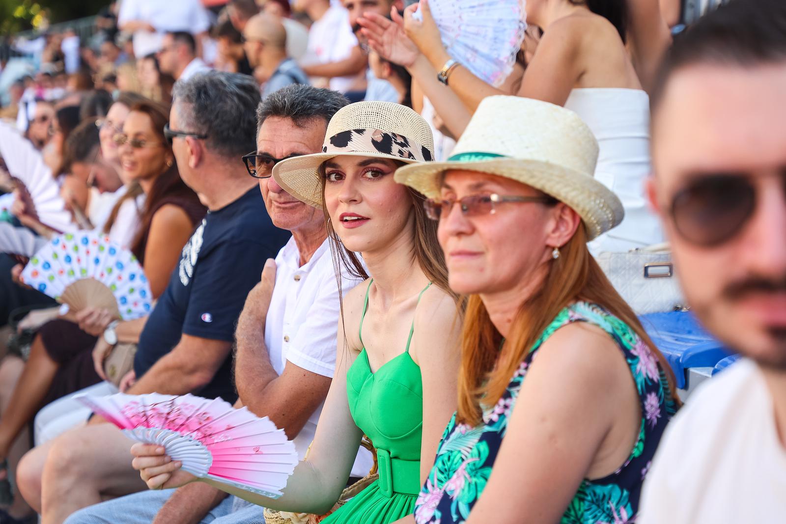 PXL_100825_136600657