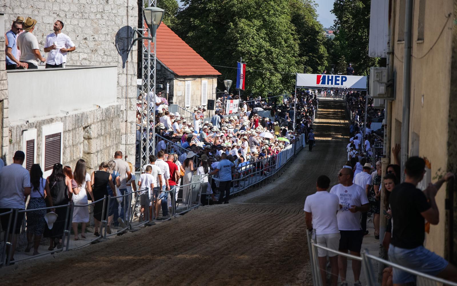 PXL_100825_136600801